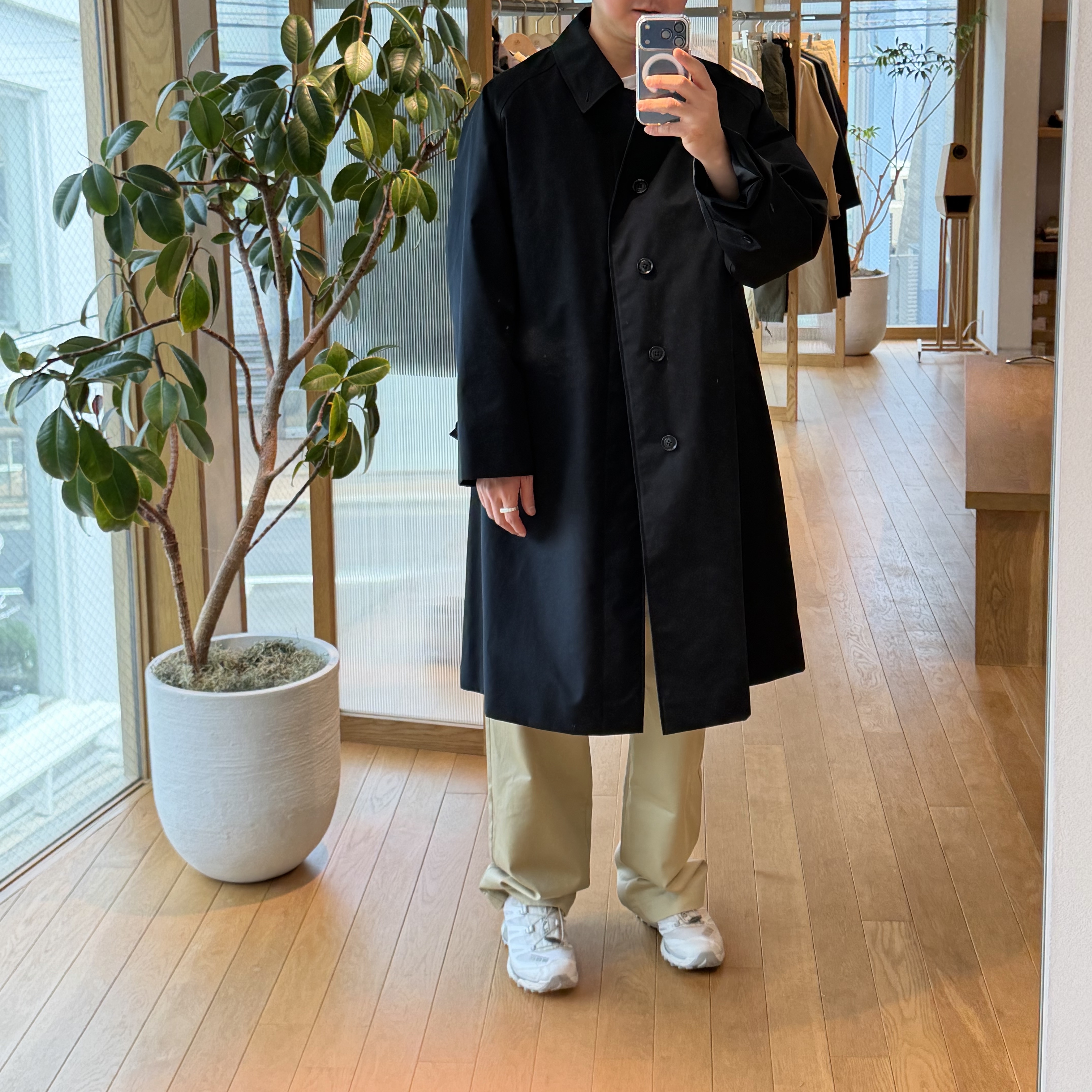 Nanamica Gore-Tex Balmacaan Coat Navy 착용 스타일