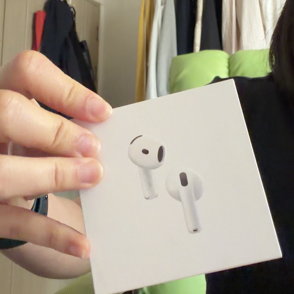 Apple AirPods 4th Gen with Active Noise Cancellation (Korean Ver.) 착용 스타일 - 2
