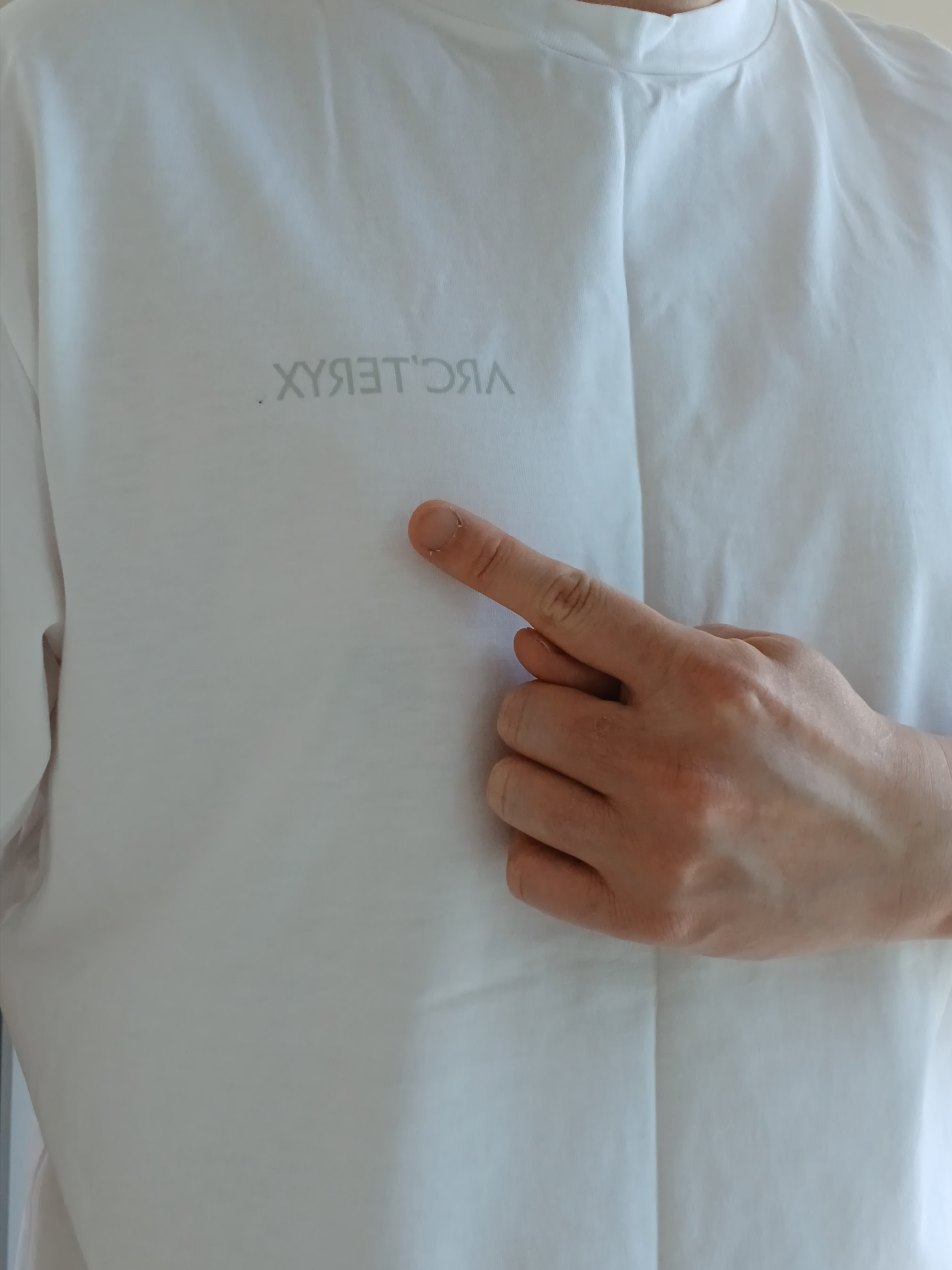 Arc'teryx Bird Word Cap Dk Stratus Habitat, Arc'teryx Kragg SL Cotton Blurred Bird SS T-Shirt White Light Atmos 착용 스타일 - 3