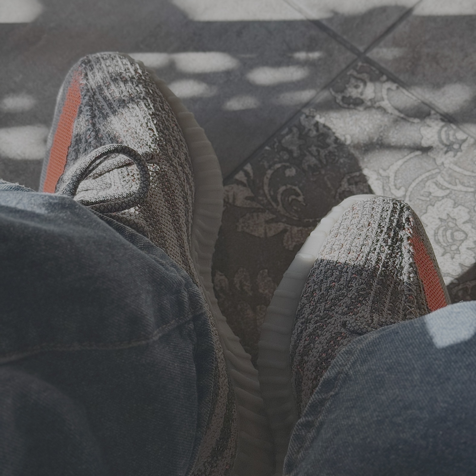 Adidas Yeezy Boost 350 V2 Beluga - Reflective 착용 스타일