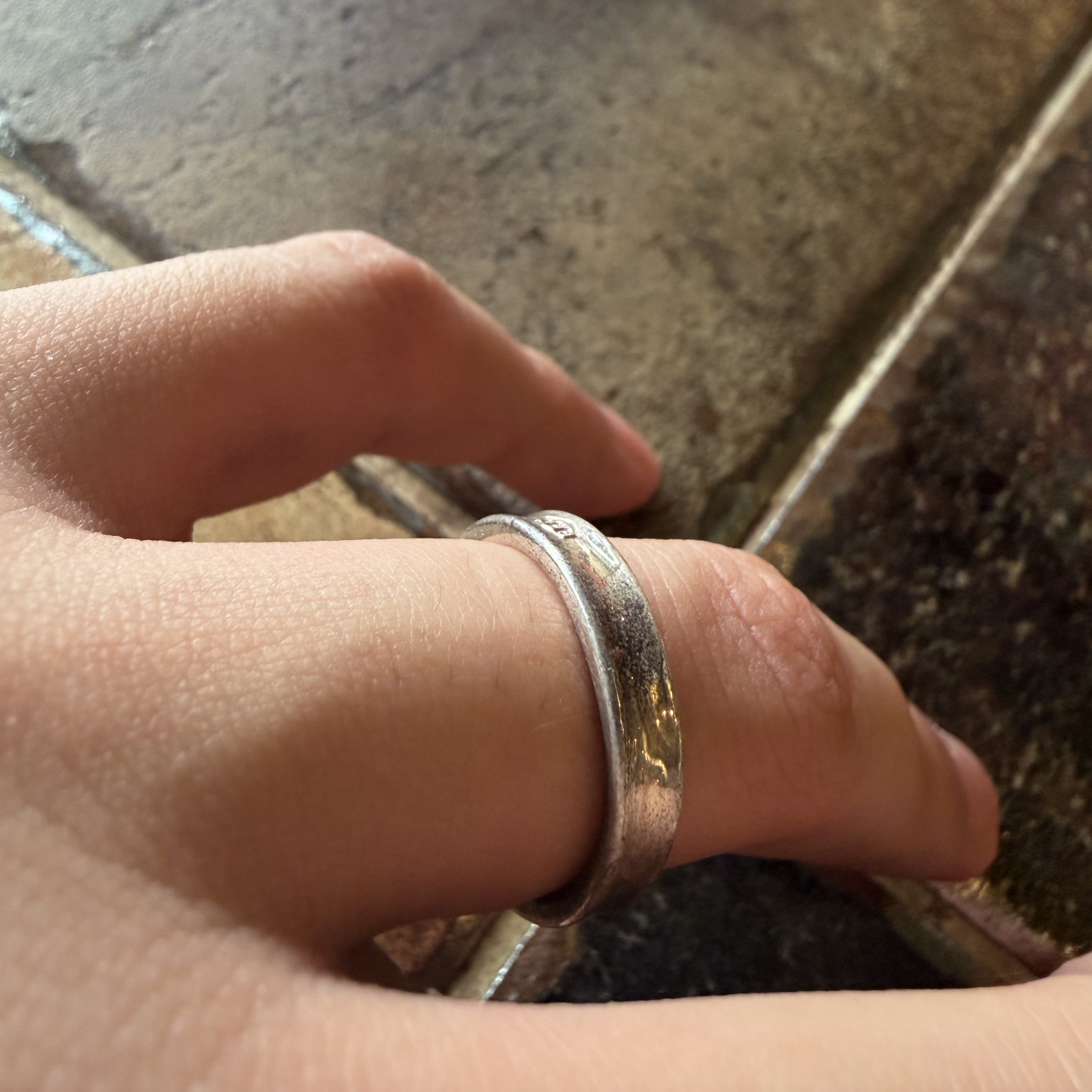 Tiffany & Co. 1837 Ring Narrow Silver 착용 스타일 - 2