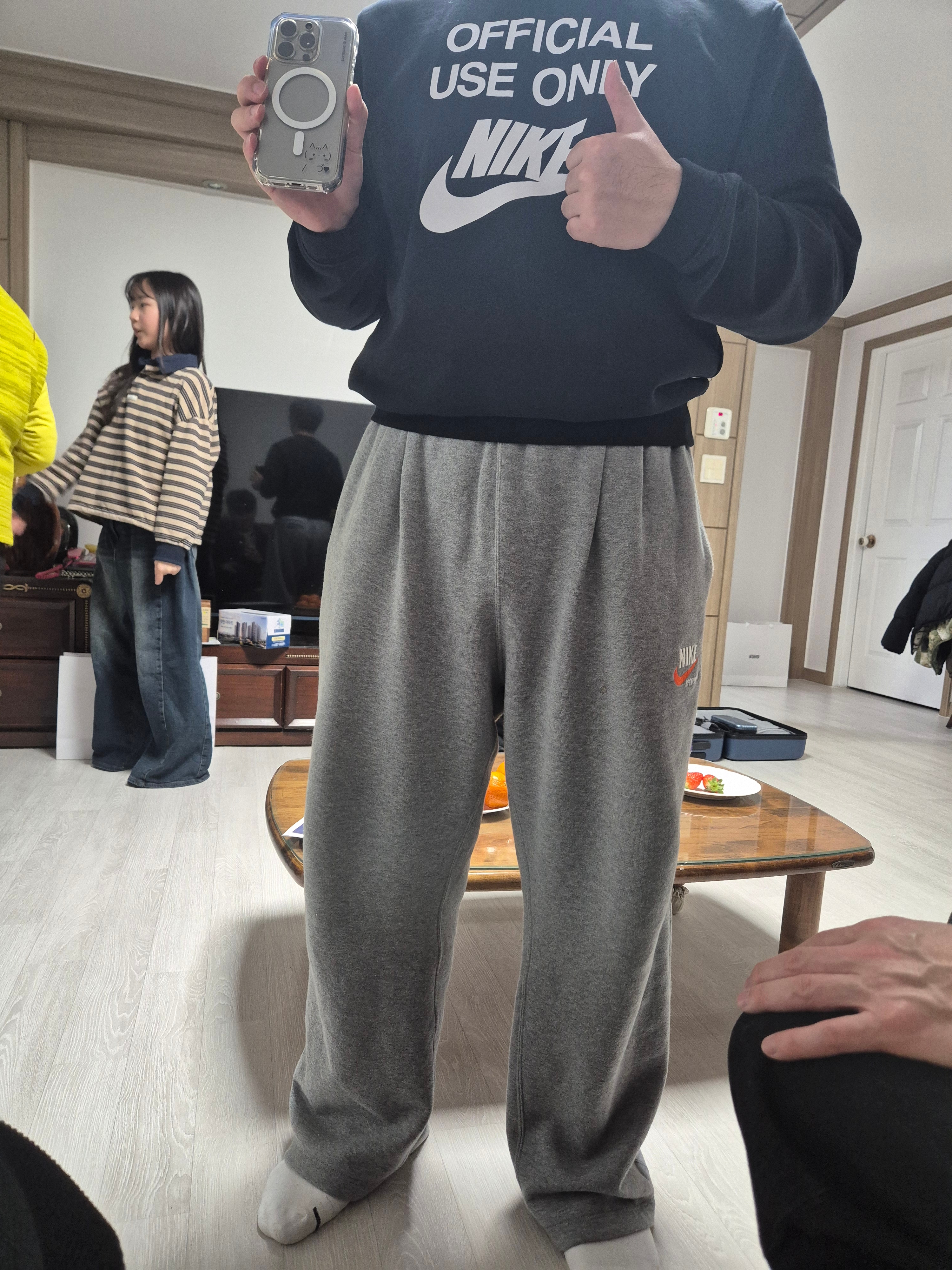 Nike NSW Trends Fleece Pants Carbon Header - Asia 착용 스타일