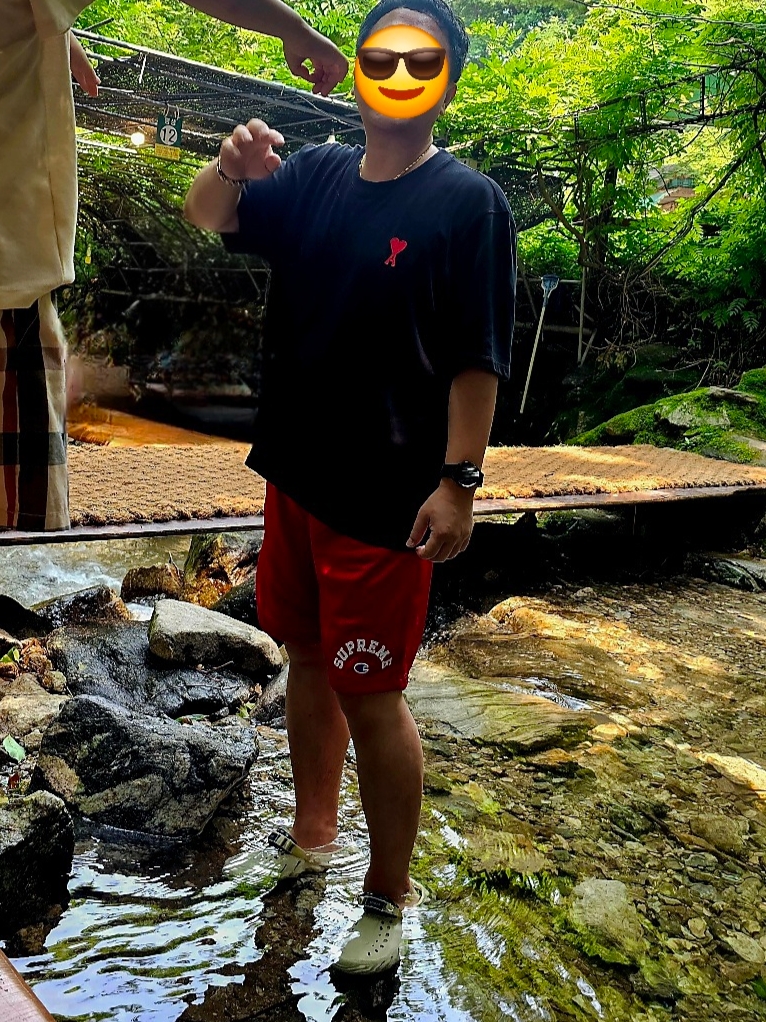 AMI de Coeur T-Shirt Black, Supreme x Champion Mesh Short Red - 24SS 착용 스타일