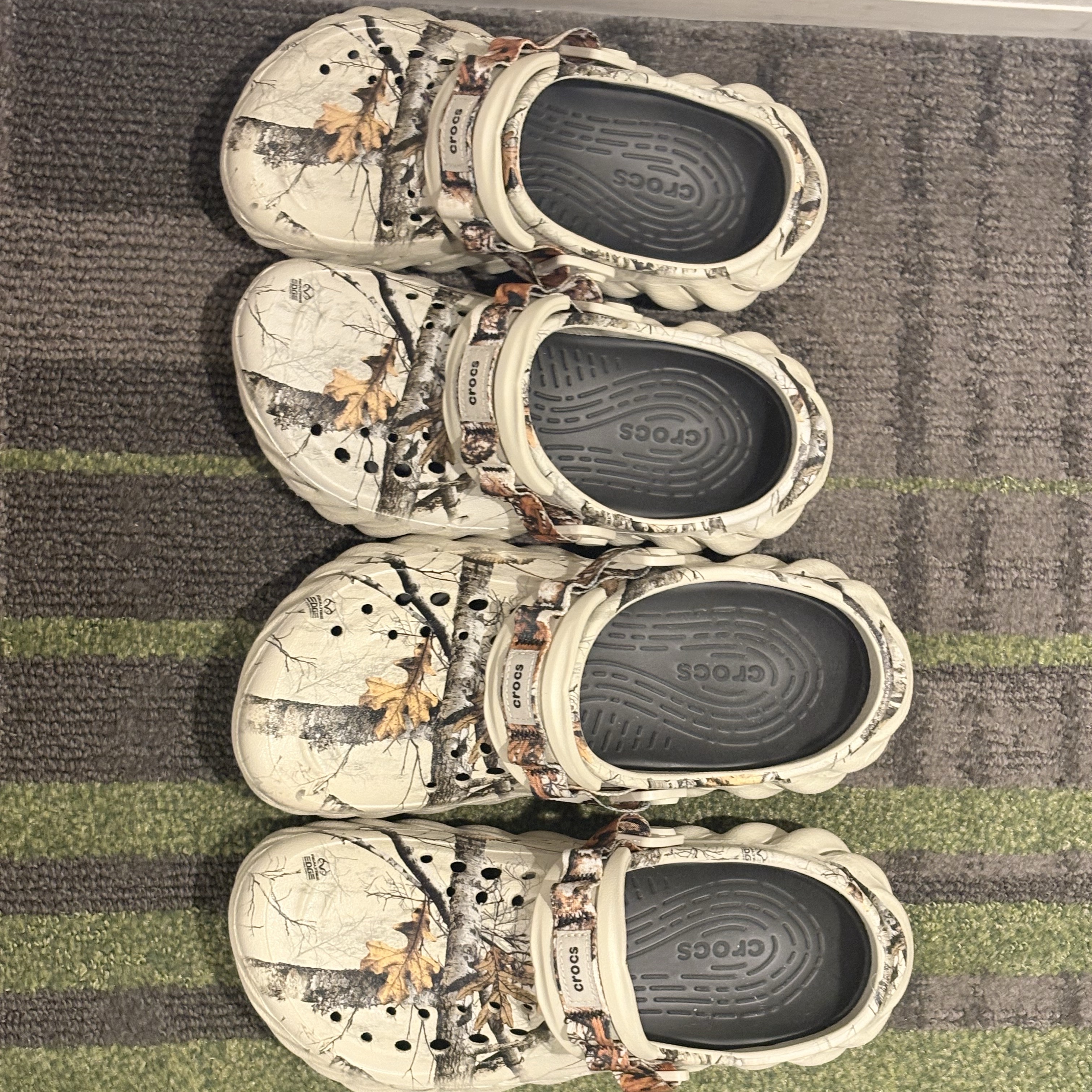 Crocs Echo Clog Real Tree Bone 착용 스타일 - 2