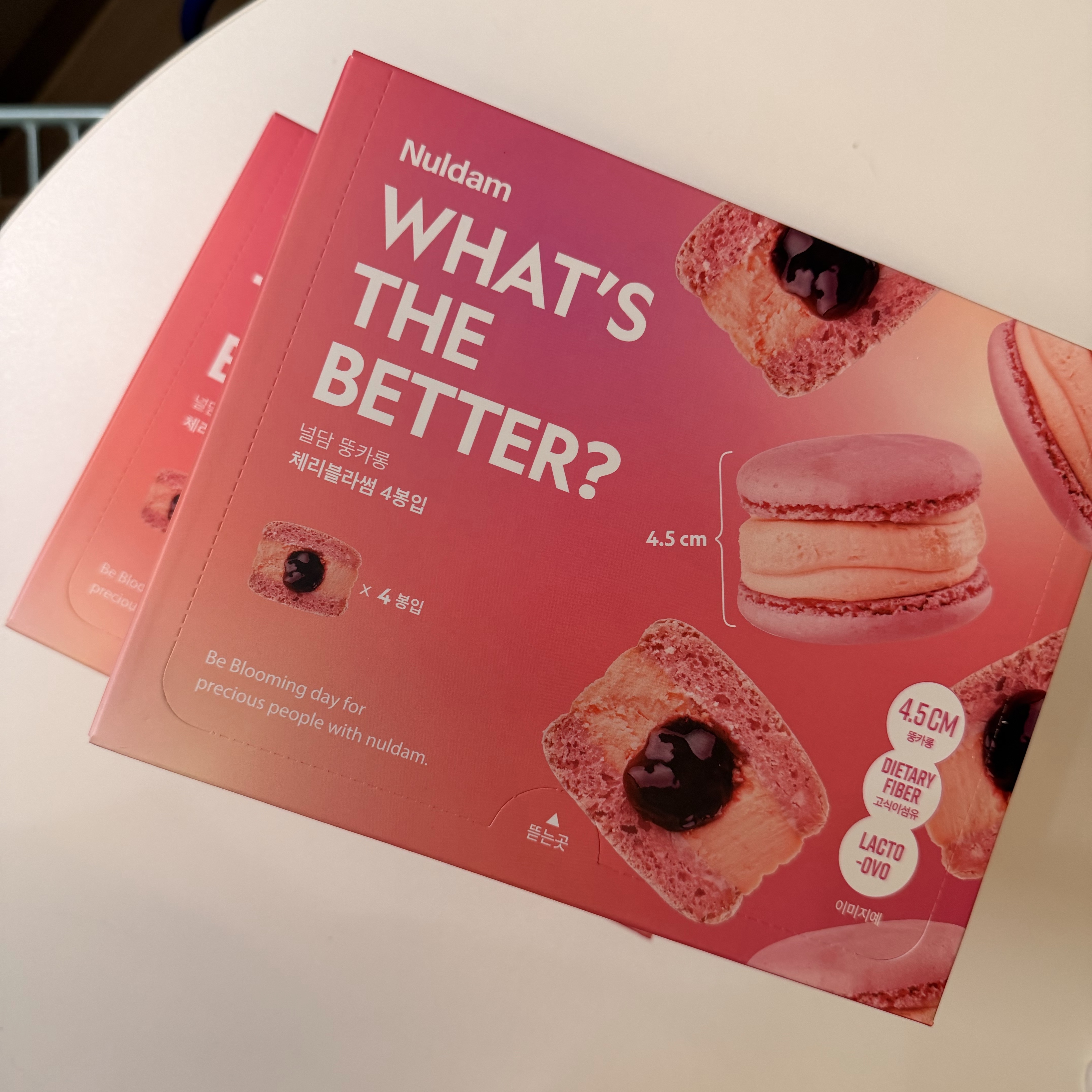Nuldam Double-Stuffed Macaron Collection (Cherry & Pistachio) 착용 스타일 - 1