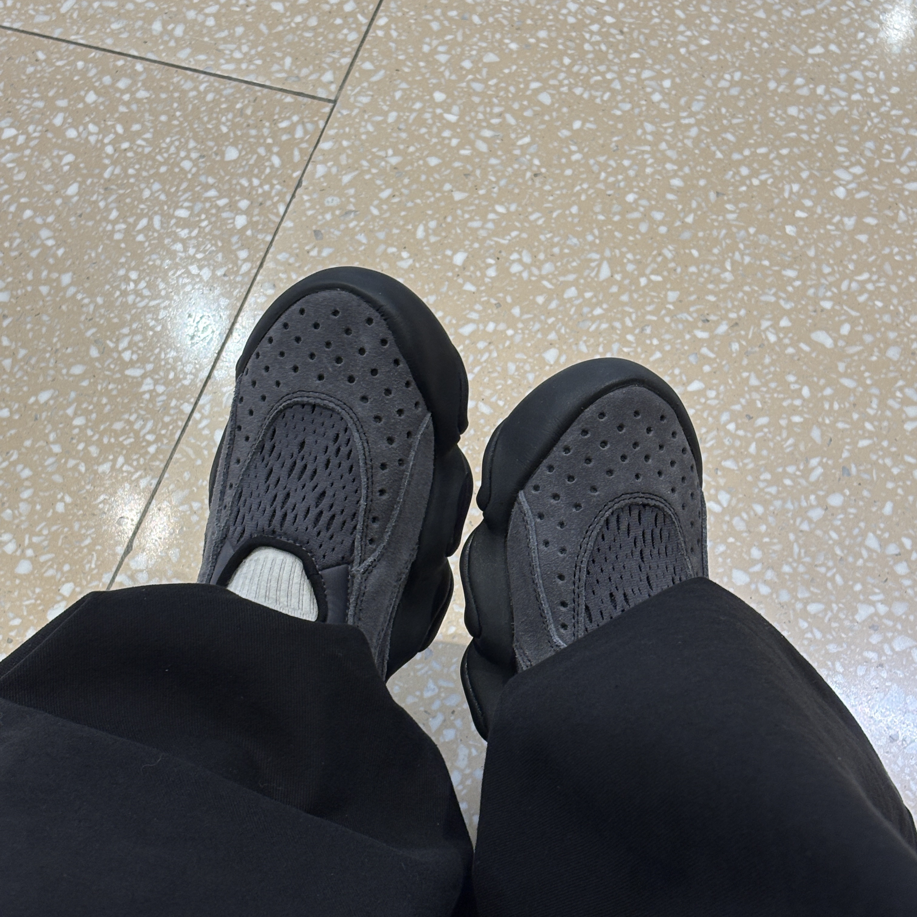 Oakley Factory Team x Brain Dead Flesh Sandal Asphalt 착용 스타일