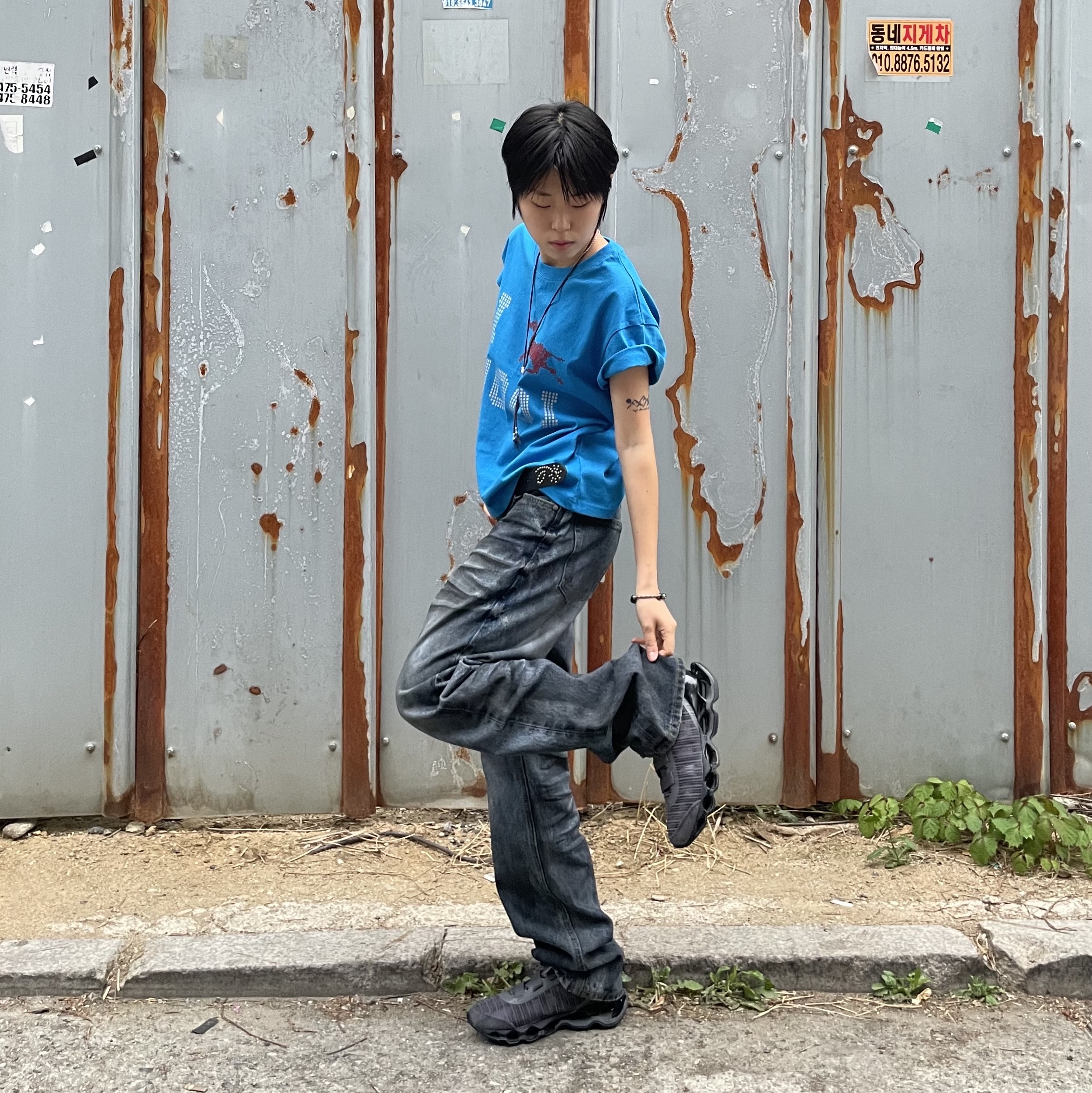 Cornerbless Regular Sagging Dirty Denim Pants Dark Blue, Mizuno Wave Prophecy Strap 2 Iron Gate Black 착용 스타일 - 2