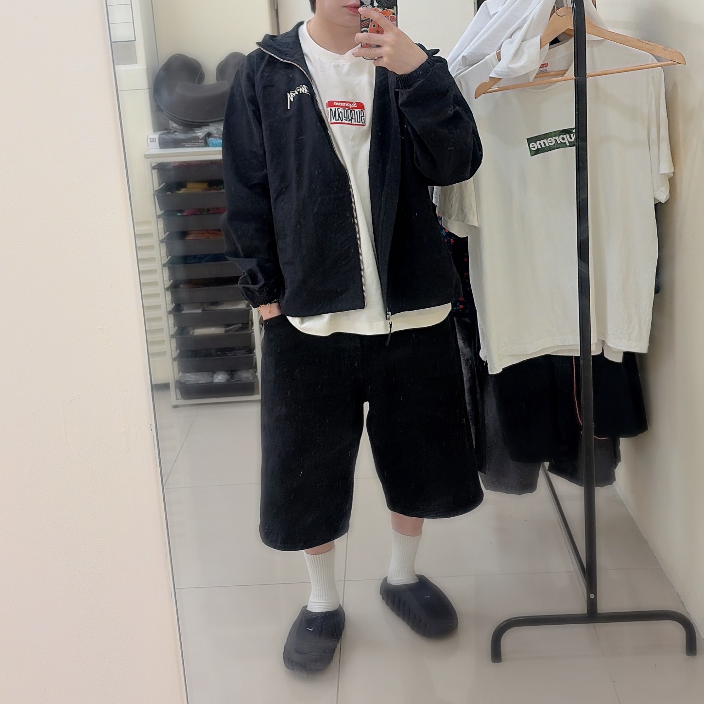 Supreme Gonz Nametag S/S Top Natural - 21FW, Stussy Nylon Beach Shell Jacket Black 착용 스타일 - 2