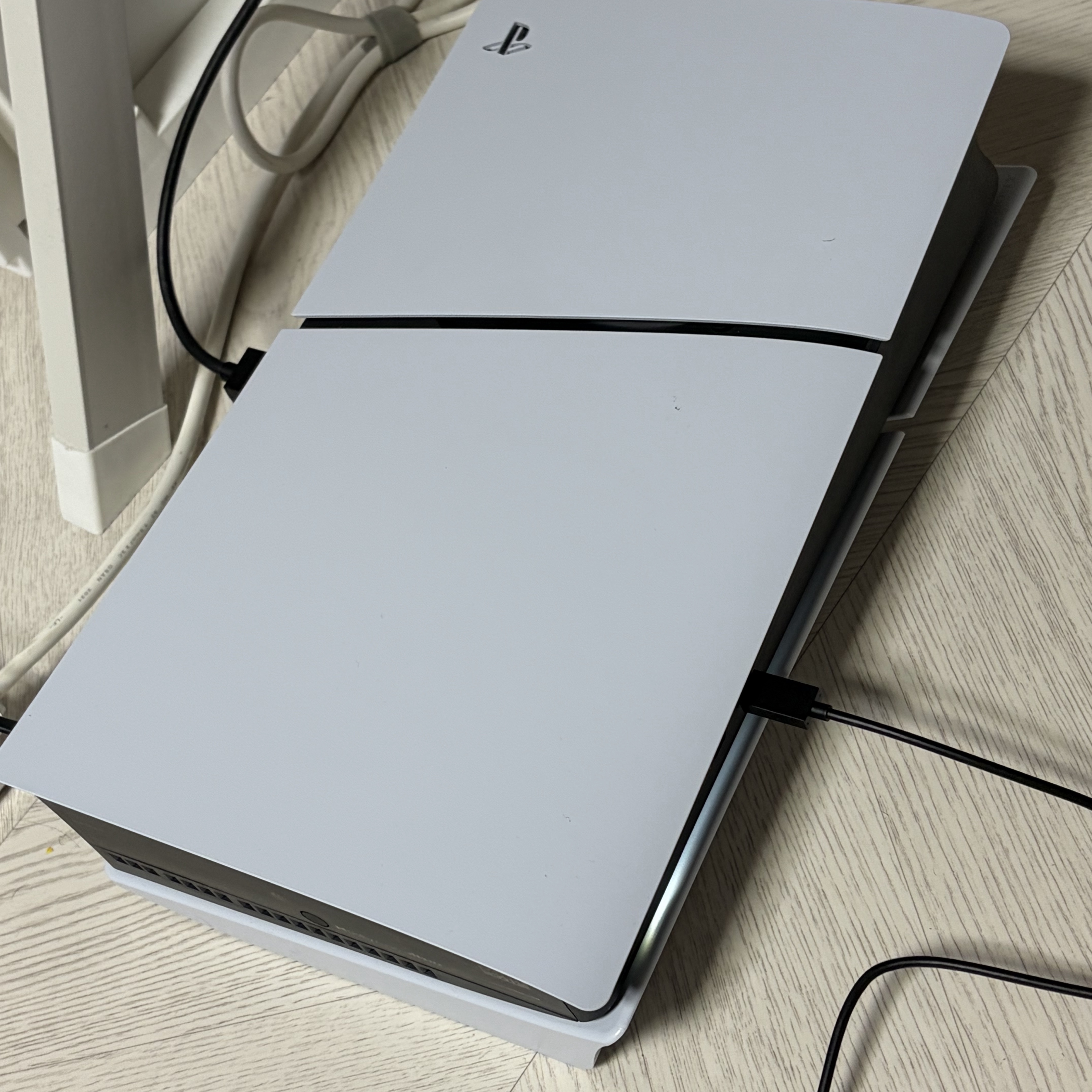 PlayStation 5 Slim Standard Edition 착용 스타일