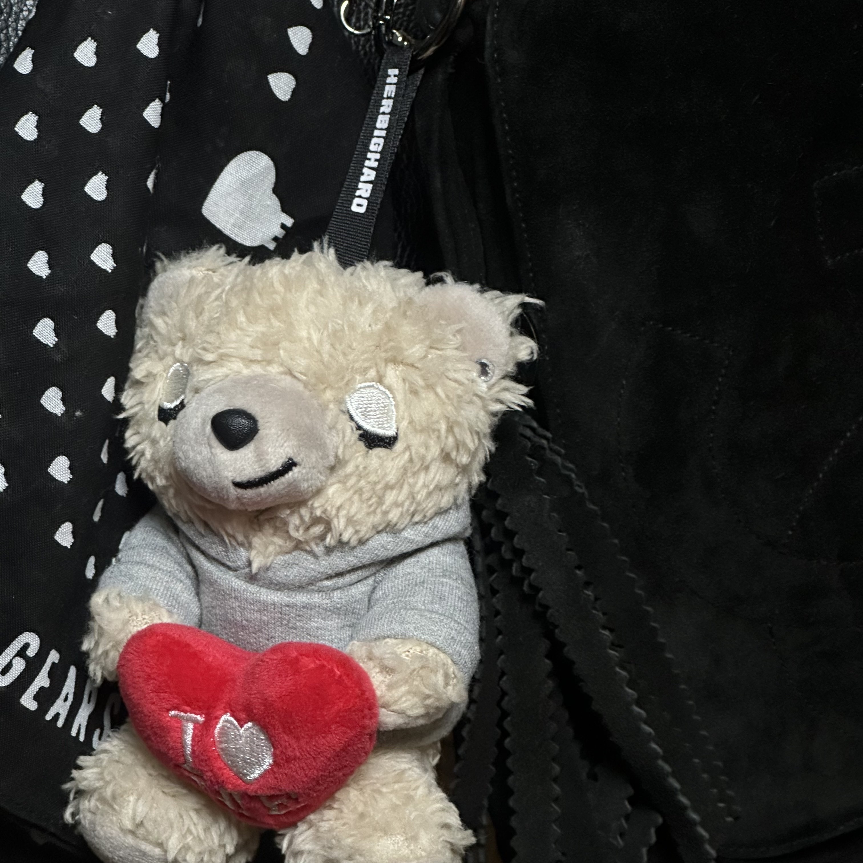 BEIGE_ I LOVE ME BEAR KEYLING 착용 스타일