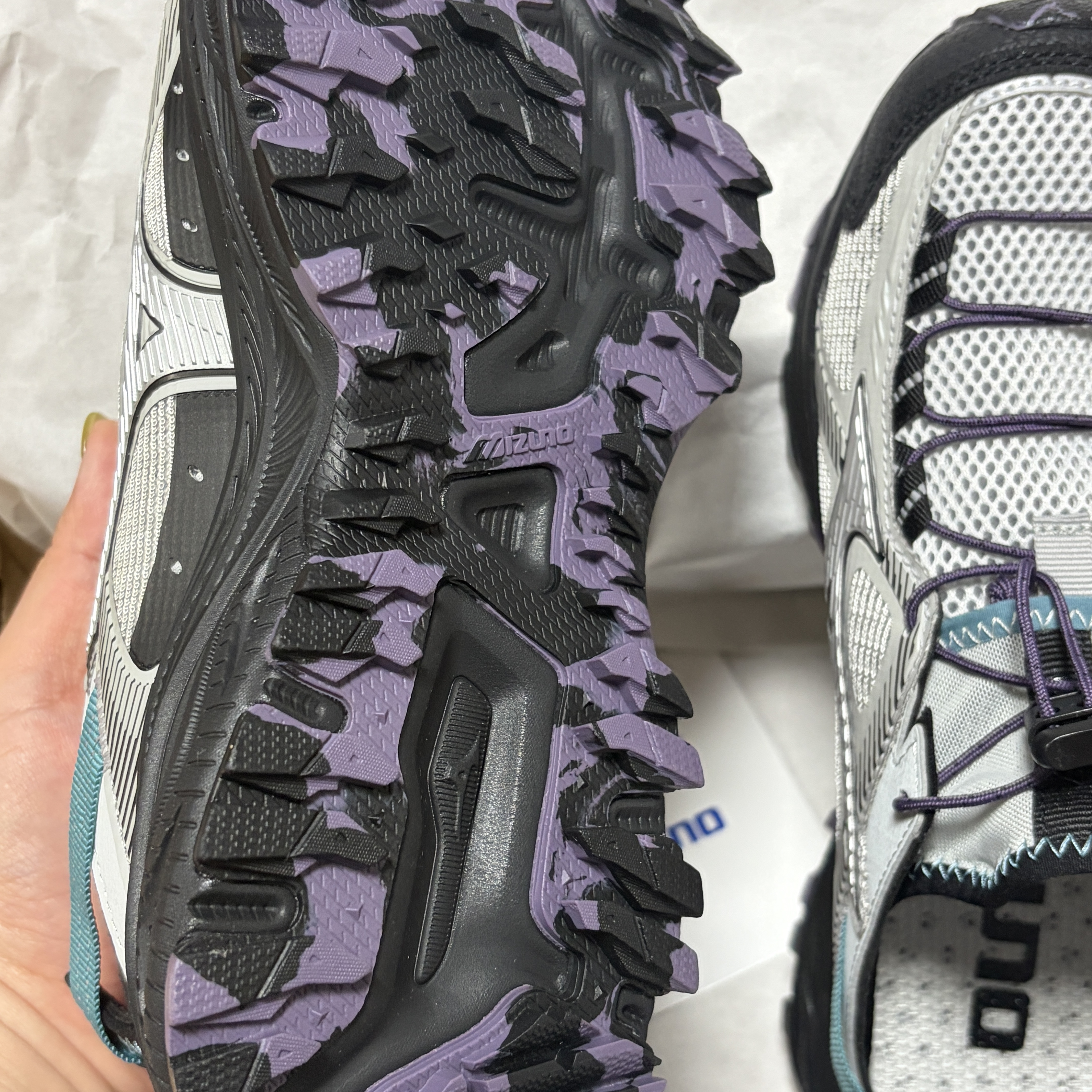 Mizuno Racer Trail SE V2 Gorpcore Silver Black 착용 스타일 - 3