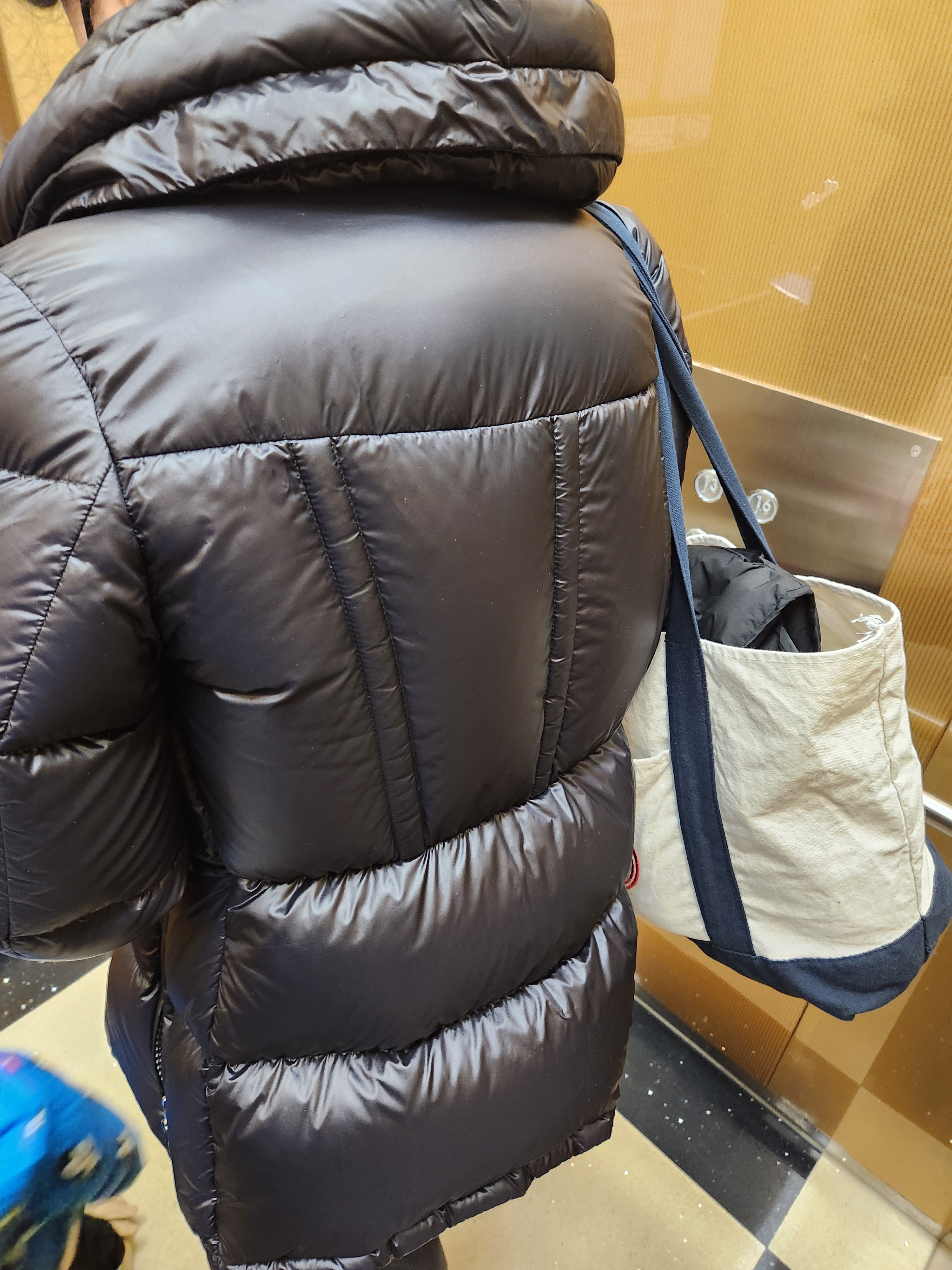(W) Moncler Douro Short Down Jacket Black - 24FW 착용 스타일 - 2