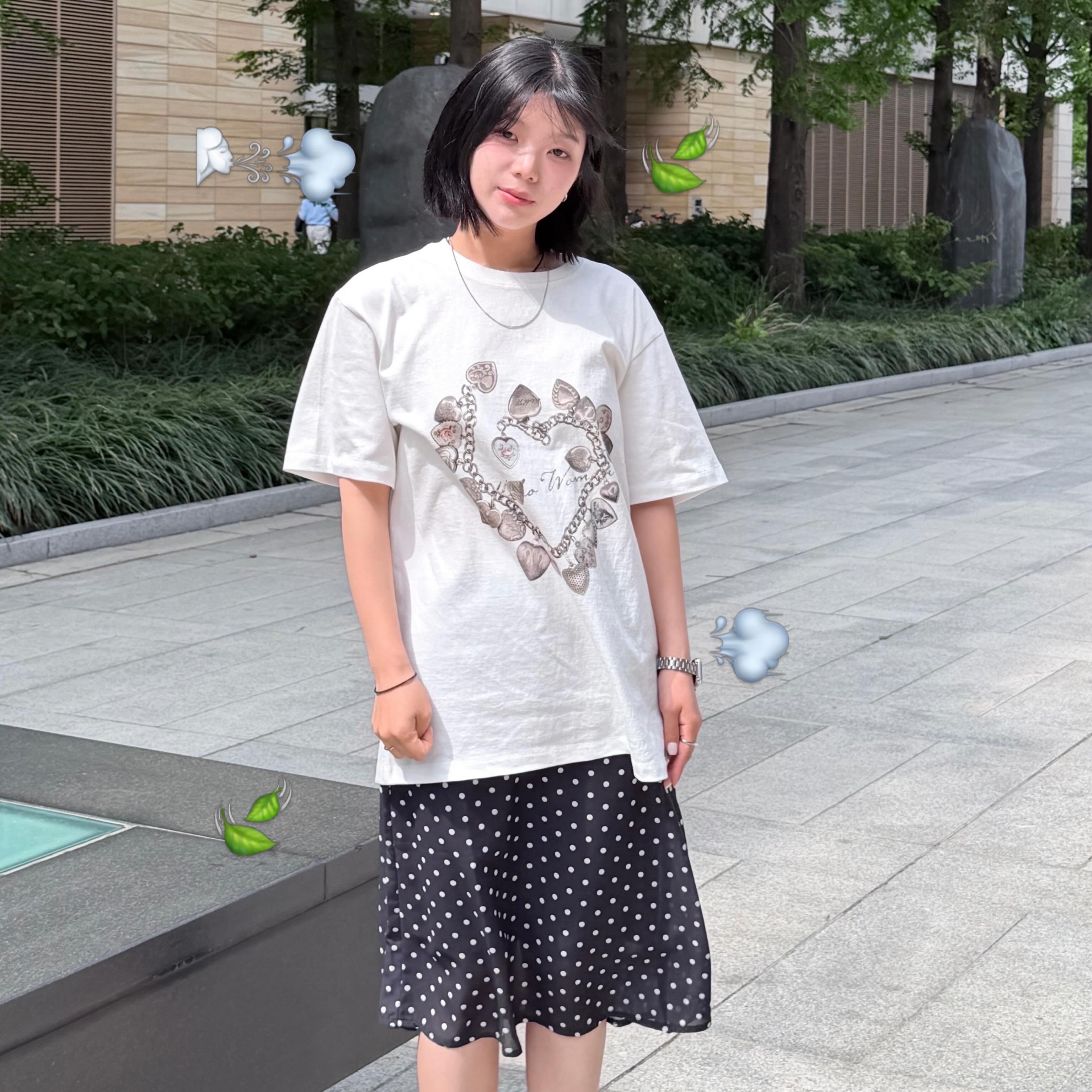 MILLO WOMEN Vintage Pendant T-Shirts Ivory 착용 스타일 - 5