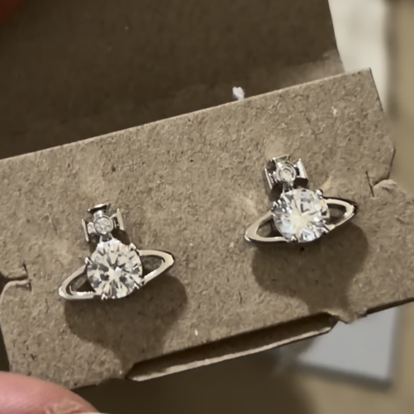 (W) Vivienne Westwood Reina Earrings Silver 착용 스타일