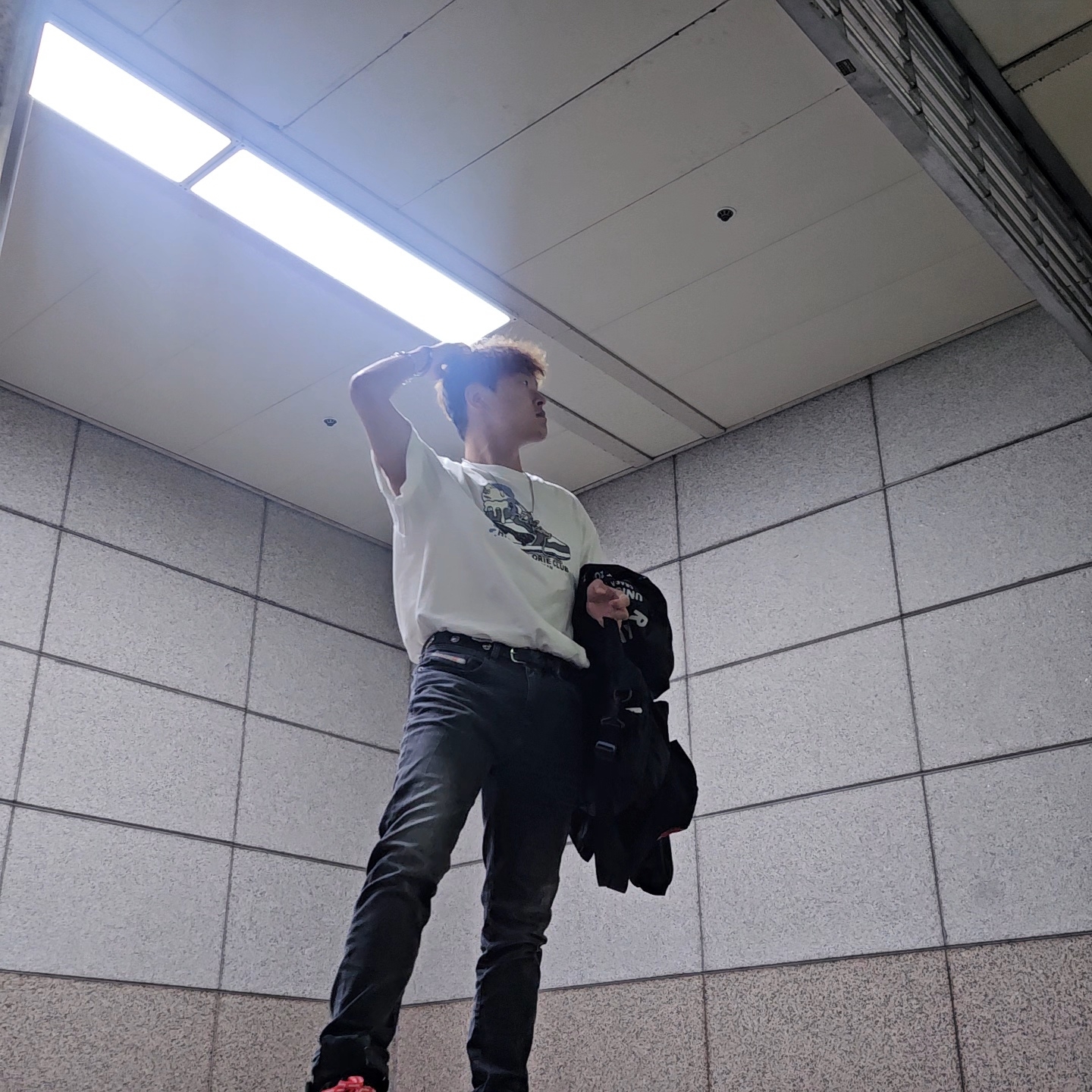 Diesel 2019 D-Strukt Slim Jeans Grey 착용 스타일 - 1