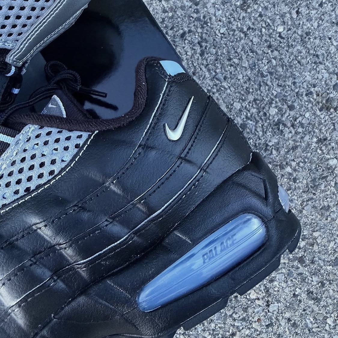 Nike x Palace Air Max 95 Metallic Silver Aluminum 착용 스타일 - 6