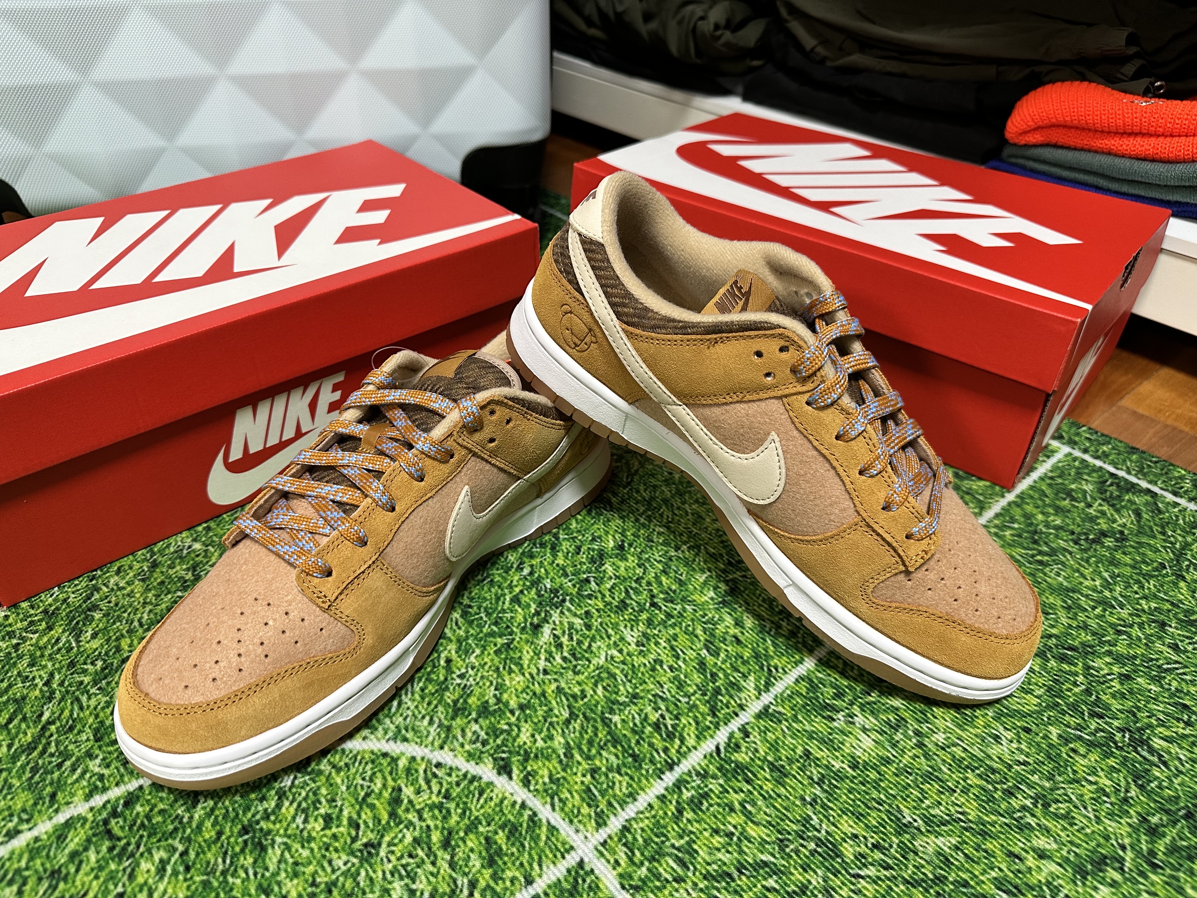 Nike Dunk Low SE Praline Desert Ochre 착용 스타일