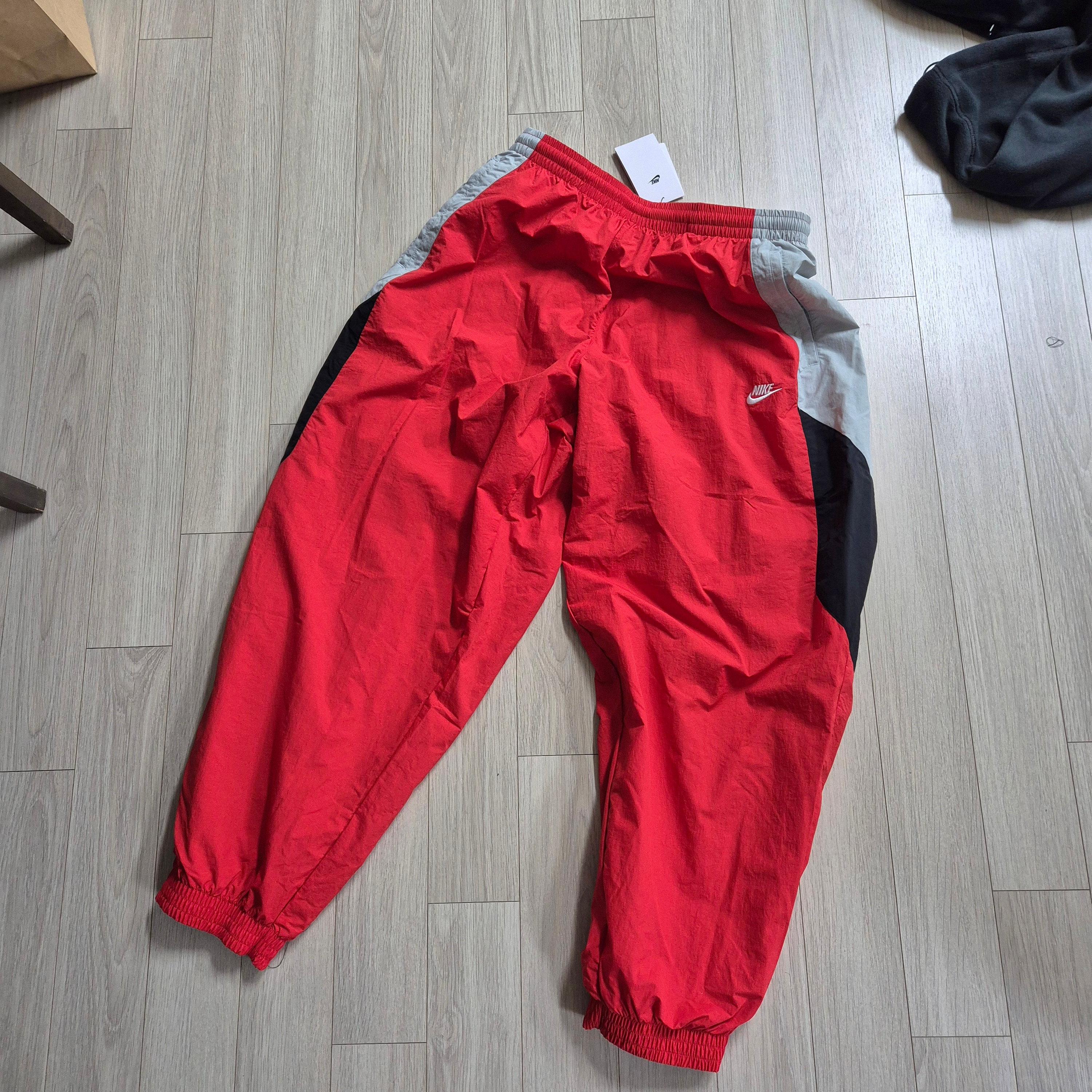 Nike Club Oversized Woven Track Pants University Red - Asia 착용 스타일 - 1