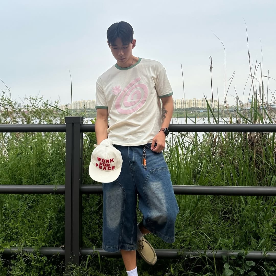 AMOU Work For Peace 5pannel Cap Ivory, AMOU Molly Ringer T-Shirts Ivory 착용 스타일 - 5