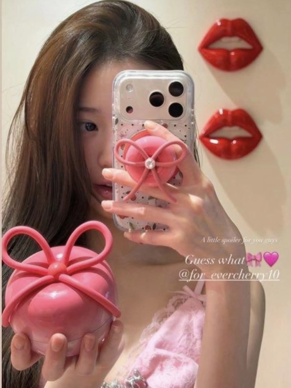 Medicube x Forever Cherry Ribbon Cherry Glass Hair Brush Pink 착용 스타일