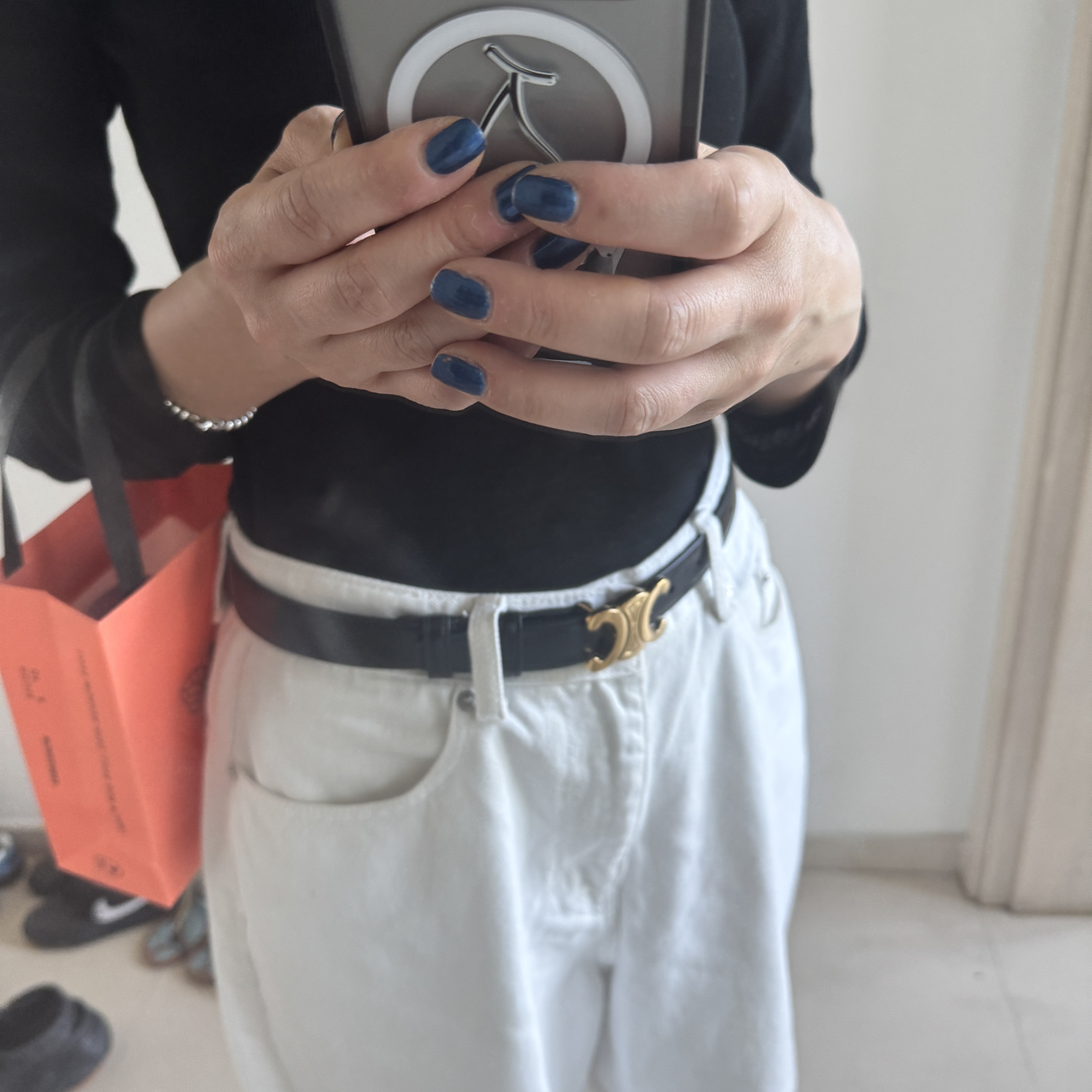 (W) Celine Medium Triomphe Belt in Taurillon Leather Black 착용 스타일