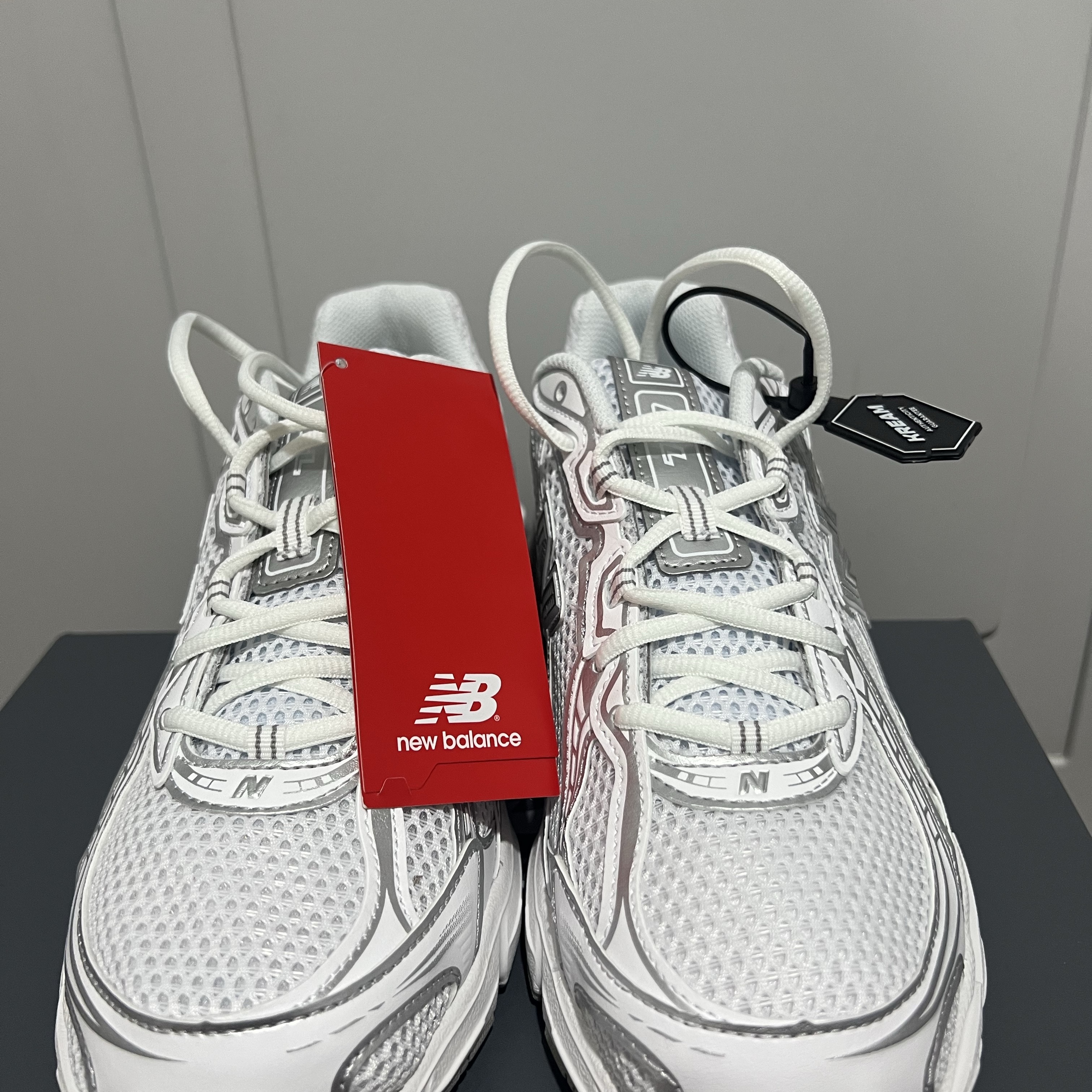 New Balance 740v2 White Silver Metallic 착용 스타일 - 2