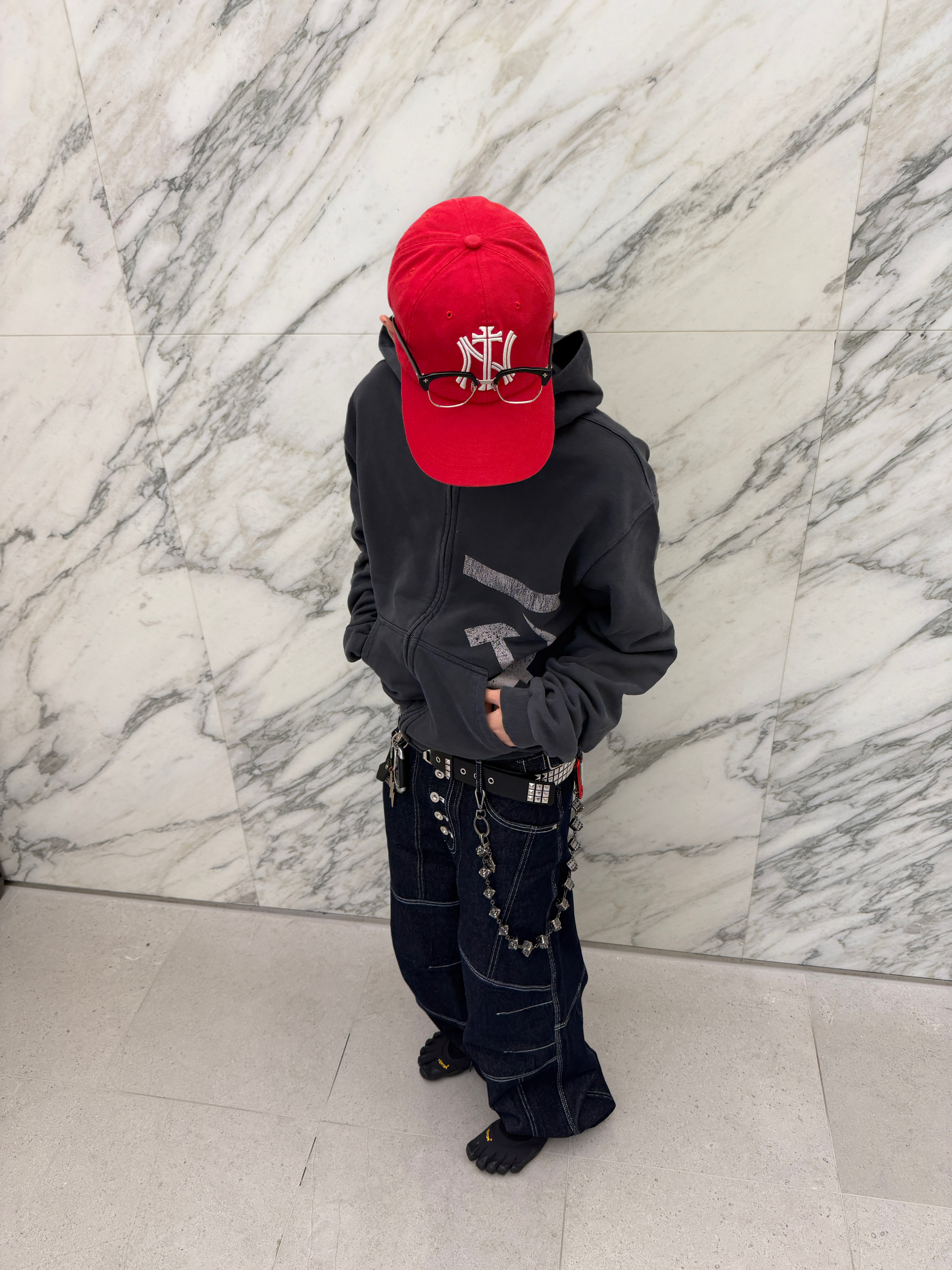 ROARINGRAD Rawline Indigo Denim Pants, ETCE Ny Cross Washed Cap Red 착용 스타일 - 5