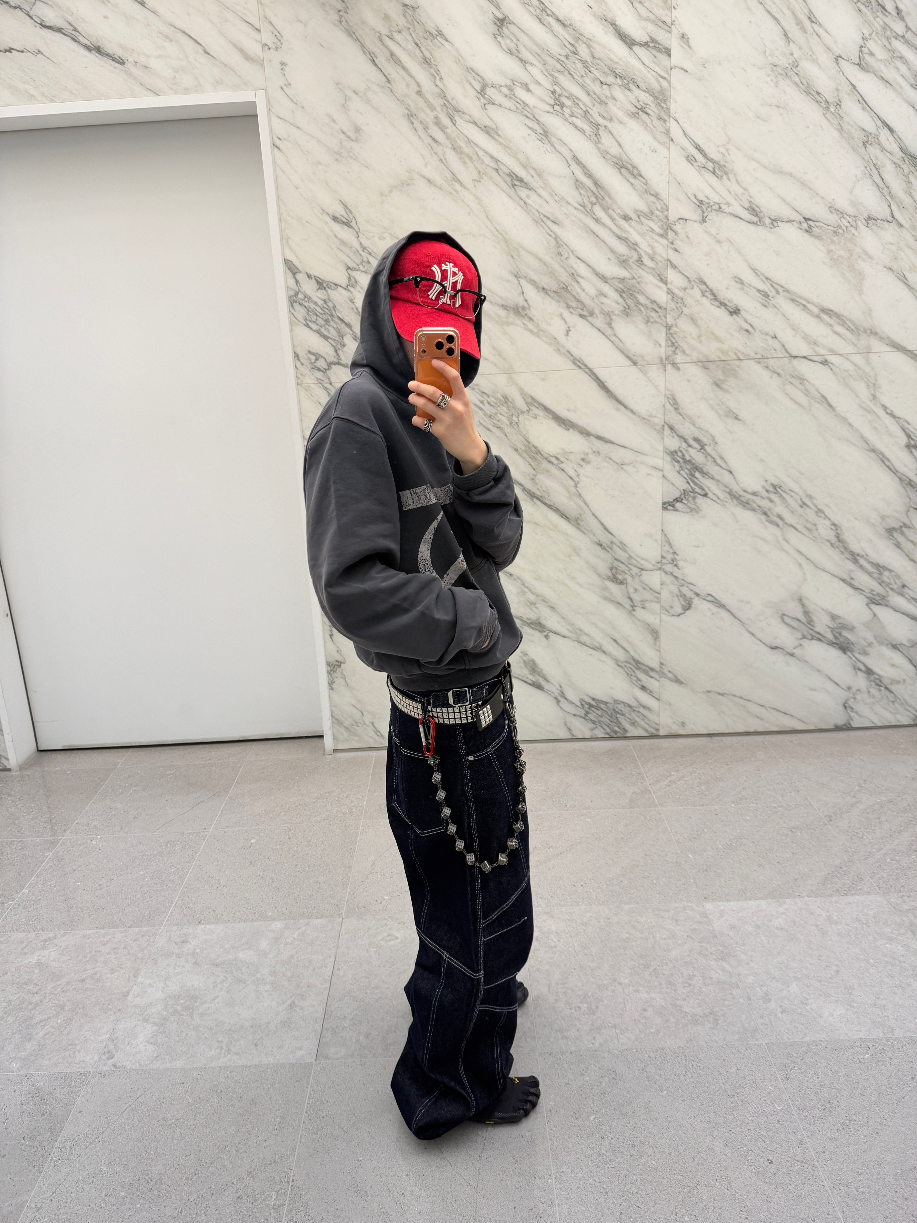 ROARINGRAD Rawline Indigo Denim Pants, ETCE Ny Cross Washed Cap Red 착용 스타일 - 3