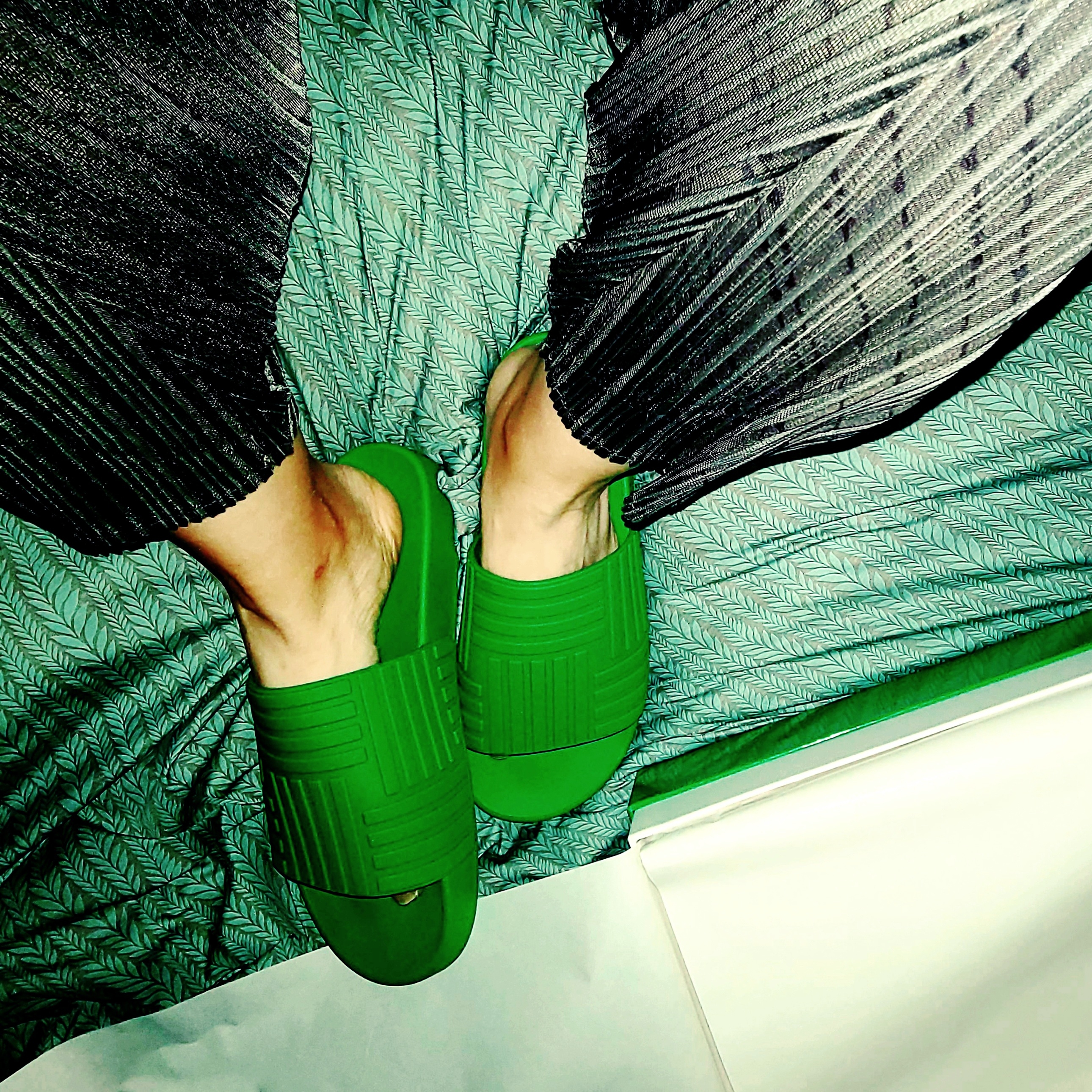 (W) Bottega Veneta Slider Parakeet, [15% 쿠폰] (W) Bottega Veneta Slider Parakeet 착용 스타일
