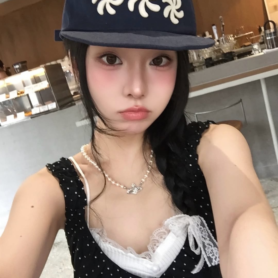 AMOU Spiral 5Pannel Cap Navy 착용 스타일 - 5