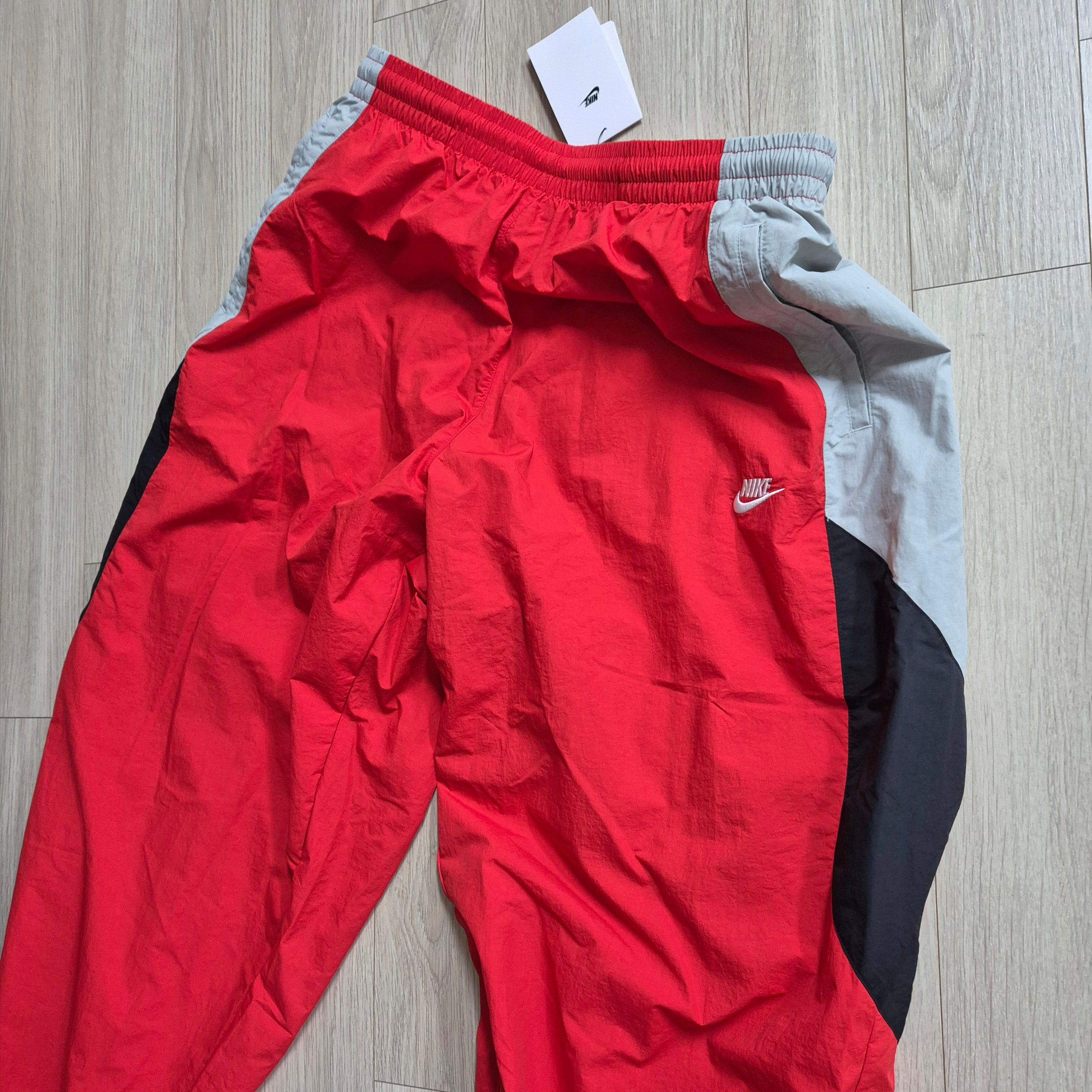 Nike Club Oversized Woven Track Pants University Red - Asia 착용 스타일 - 2