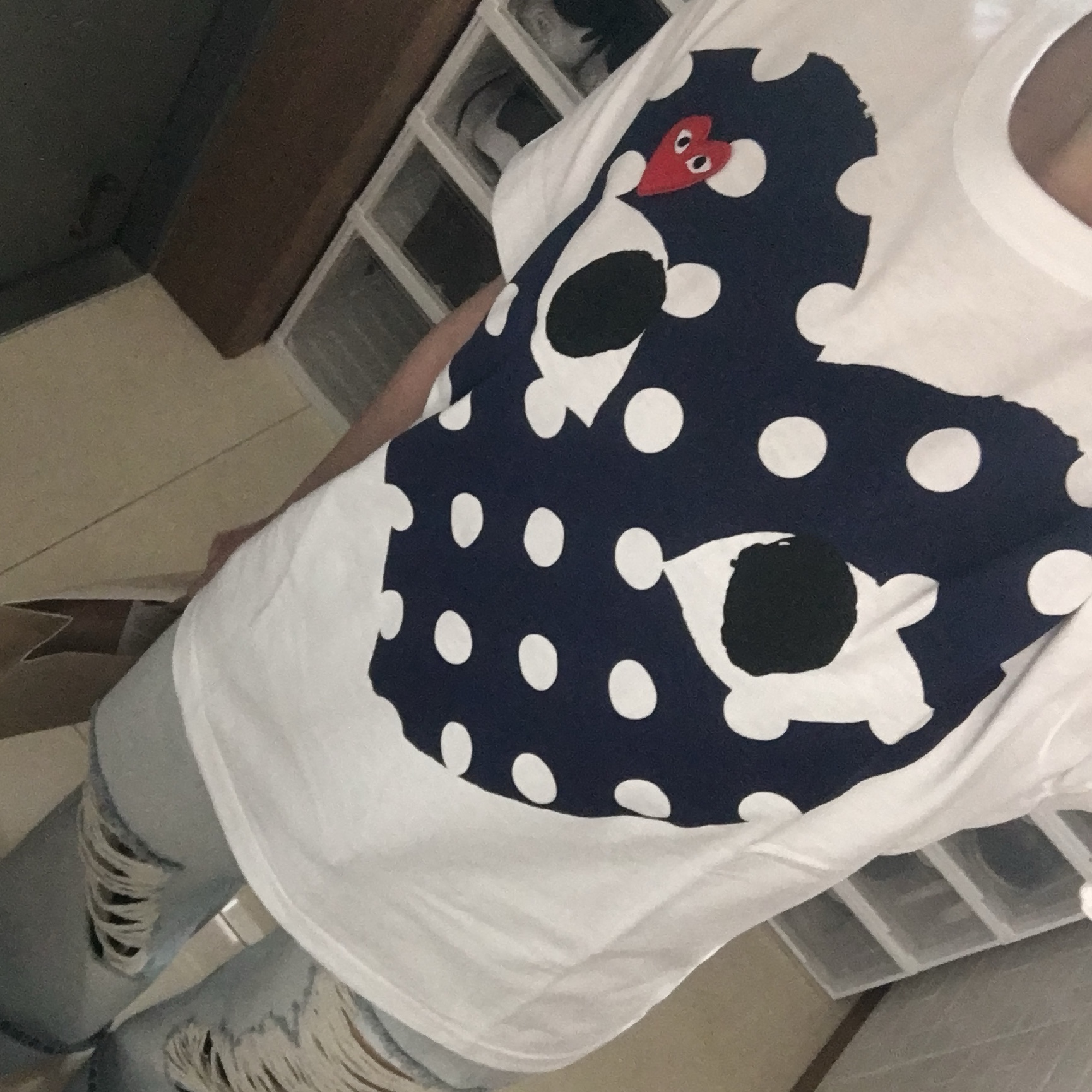 Play Comme des Garcons Red Heart Printed Blue Heart T-Shirt White 착용 스타일