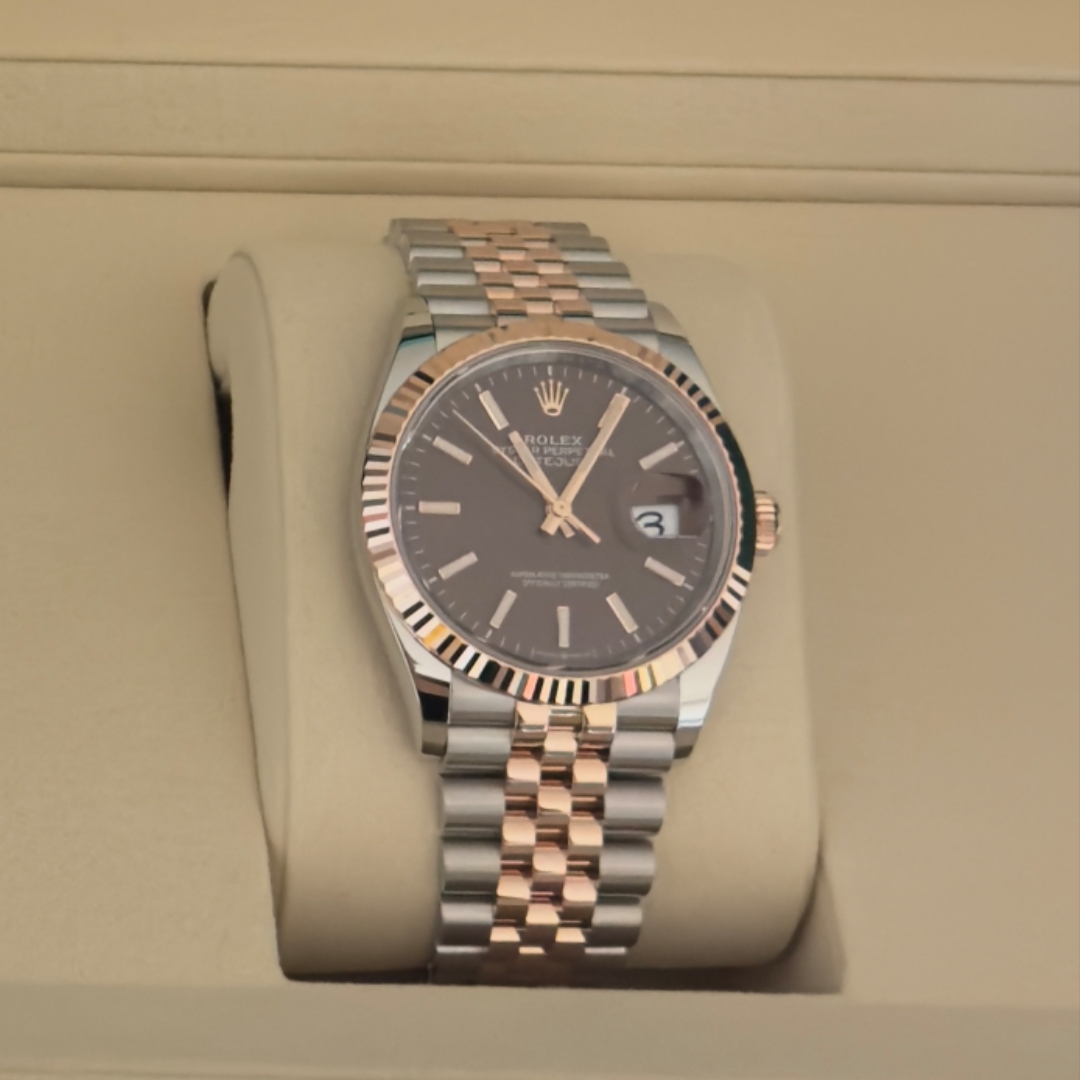 Rolex Datejust 36mm 126231 Chocolate Jubilee, Rolex Datejust 36mm 126231 Bright Black Diamond-Set Jubilee 착용 스타일 - 1