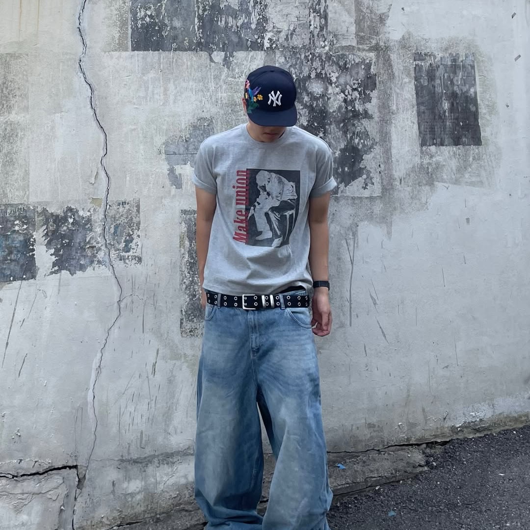 AMOU Trouble Half T-Shirts Gray 착용 스타일 - 1