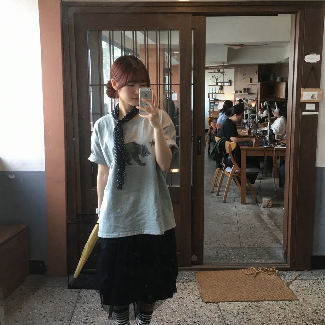 AMOU Cali Bear Half T-Shirts Gray 착용 스타일 - 4