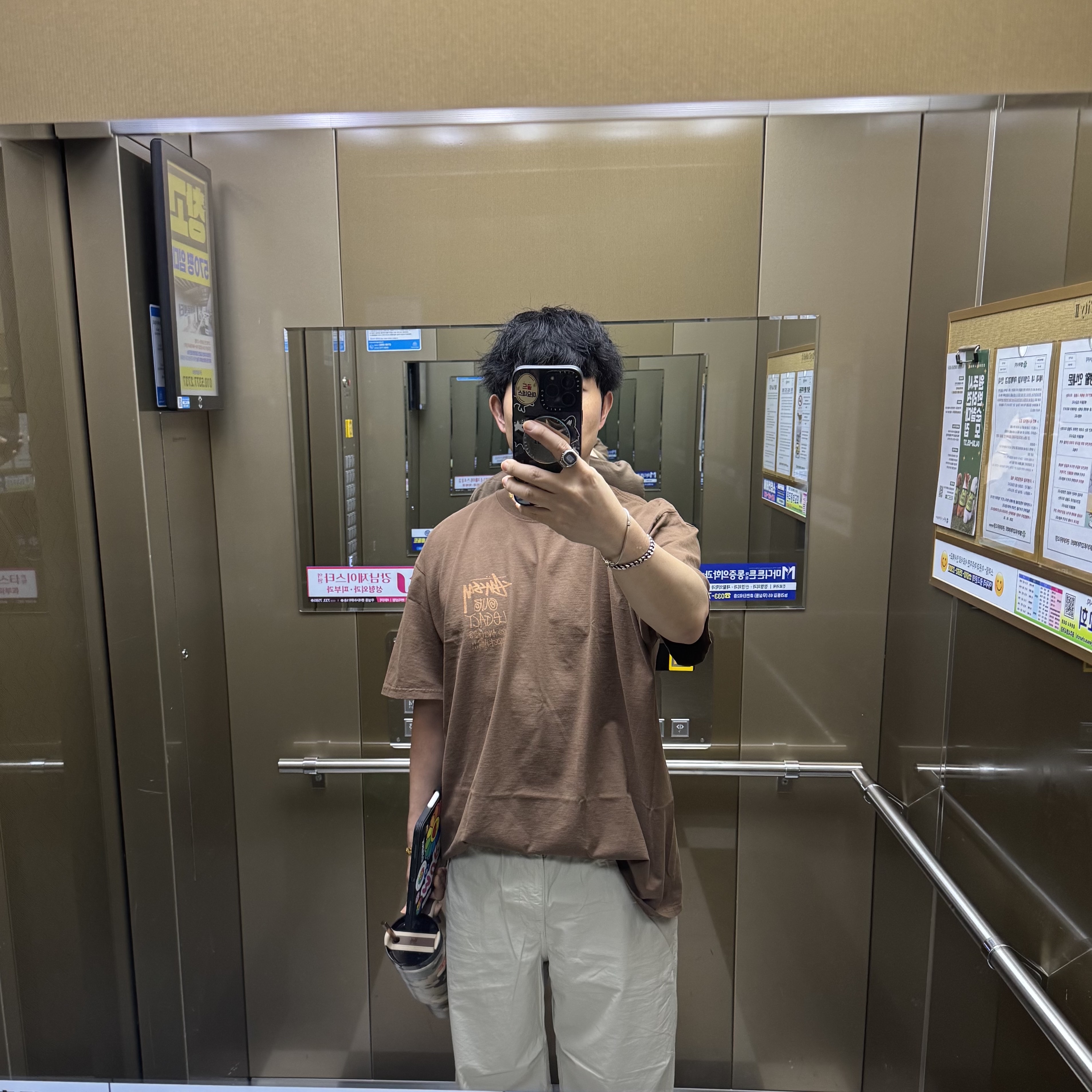 Stussy x Our Legacy Surfman Pigment Dyed T-Shirt Dark Brown, Stanley x The Post Malone Quencher H2.0 Flowstate Tumbler 1.18L Multicam 착용 스타일