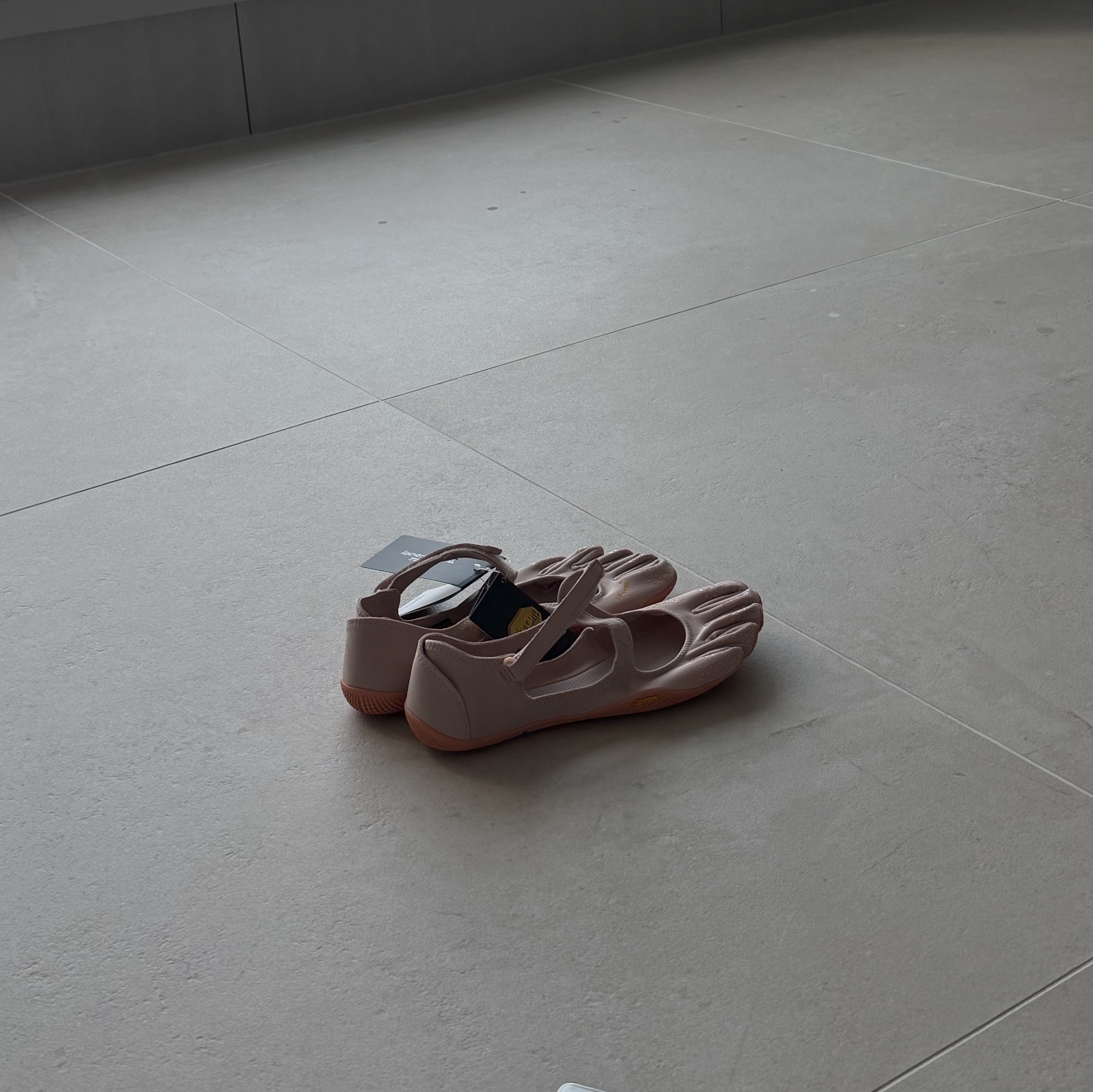 (W) Vibram Fivefingers V-Soul Dusty Pink Coral Orange 착용 스타일 - 2