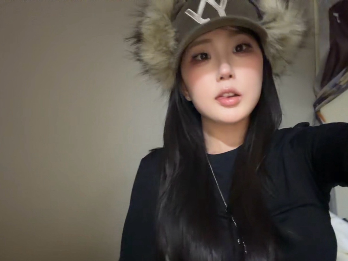 Open Yy Faux Fur Corduroy Earflap Cap Khaki 착용 스타일 - 2