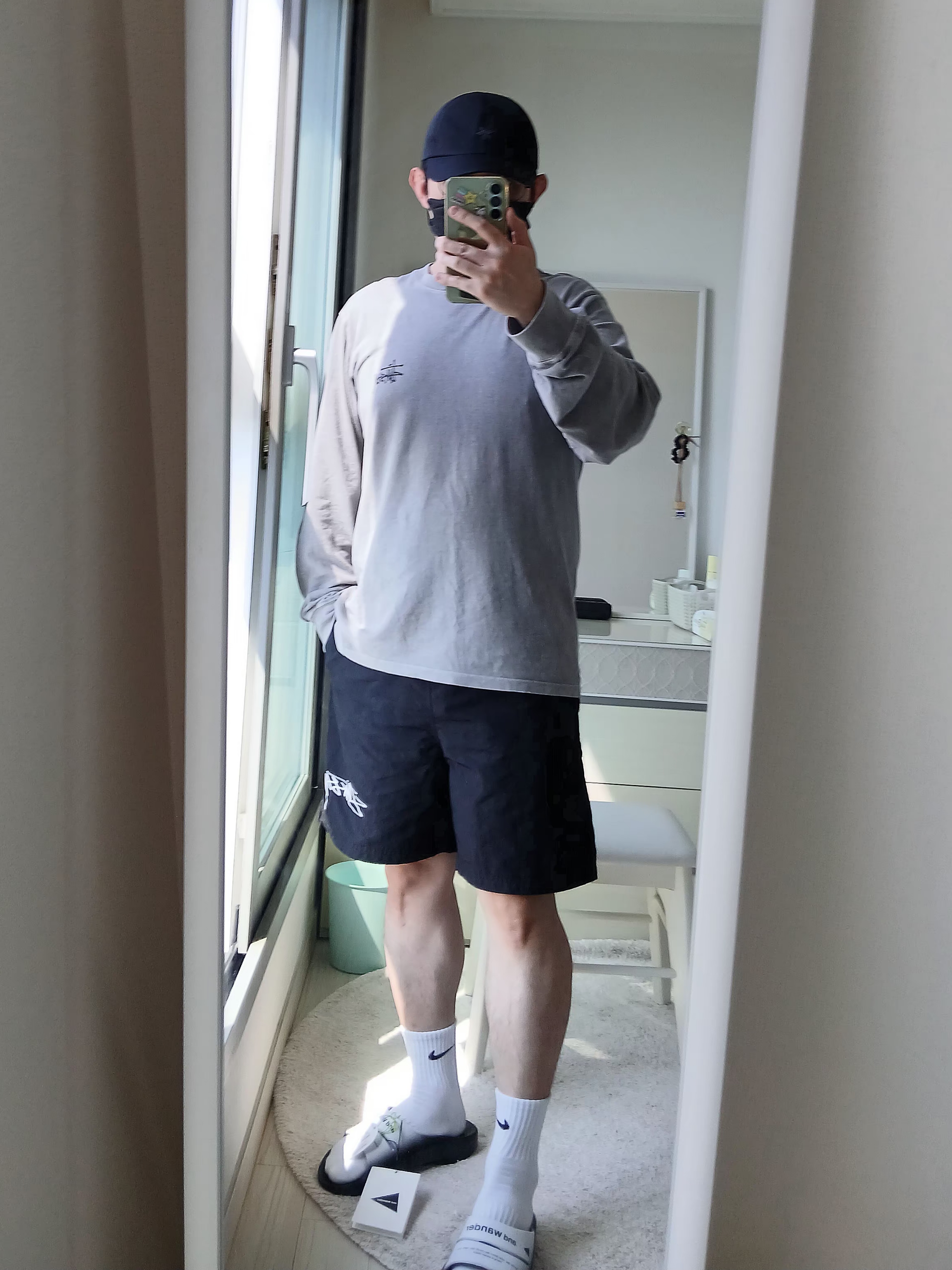 Stussy Basic Stussy Pigment Dyed LS T-Shirt Grey 2022, Nike x Stussy Shorts Black (FJ9167-010) 착용 스타일 - 2