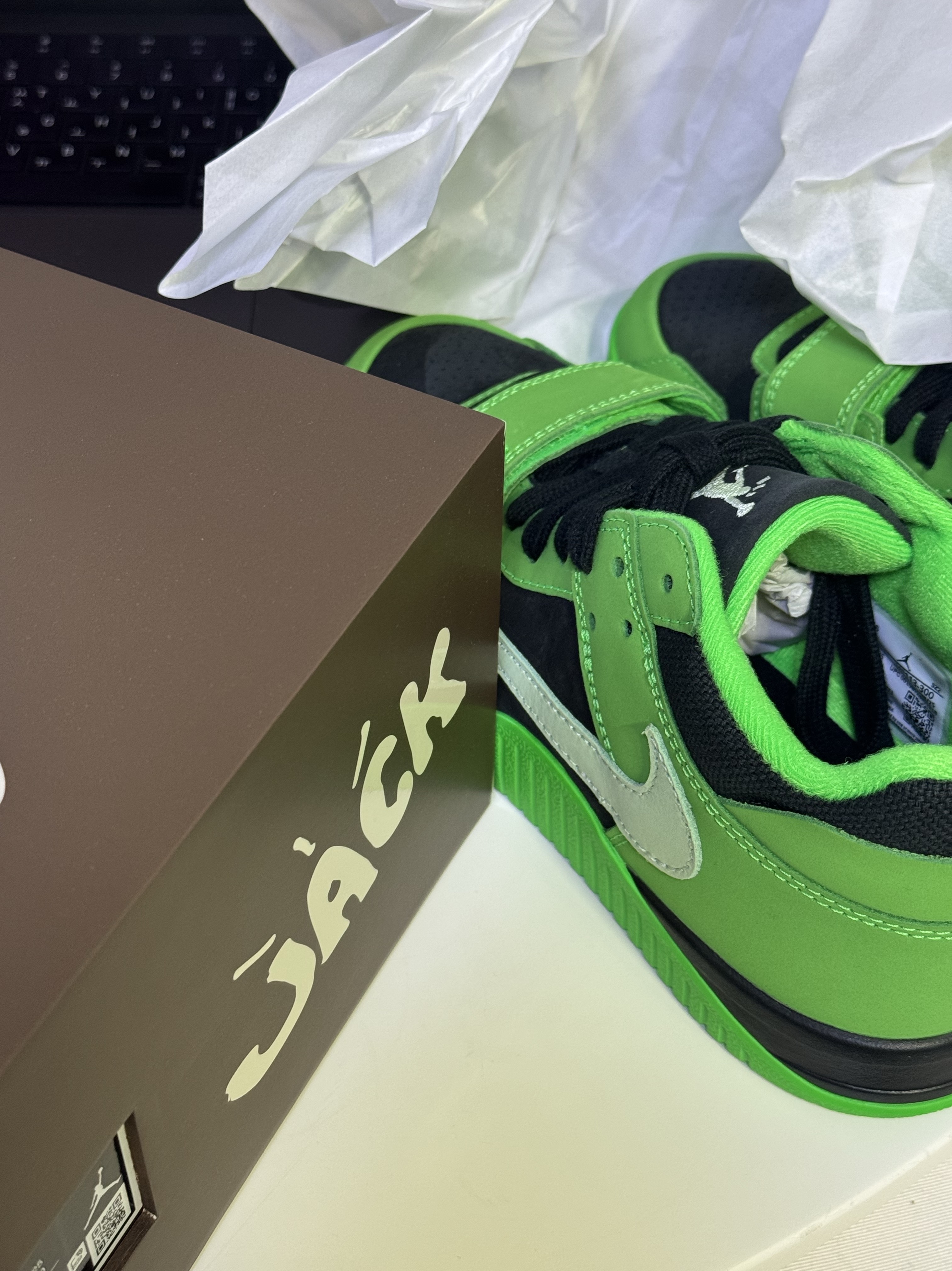 Jordan x Travis Scott Jumpman Jack TR Green Spark Vapor Green 착용 스타일 - 3