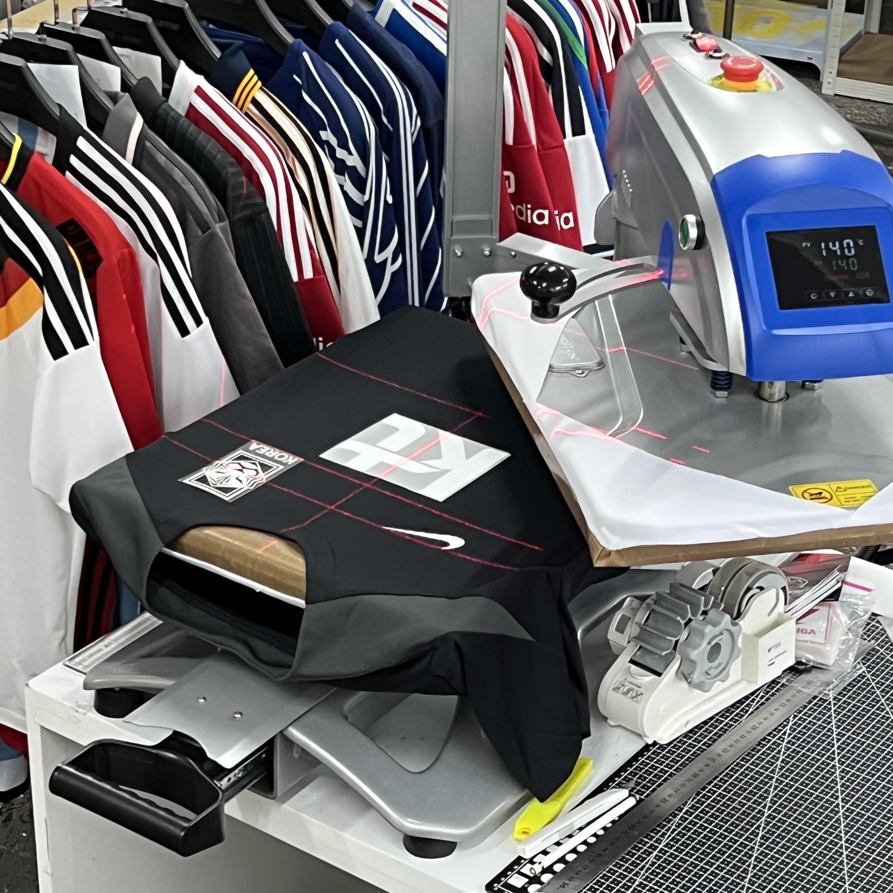 Nike Korea 2023/24 Dri-Fit Stadium Away Replica Jersey Black Pink Glow - Asia (Non Marking Ver.), Nike Korea 2023/24 Dri-Fit Stadium Home Replica Jersey Black Global Red - Asia (Non Marking Ver.) 착용 스타일