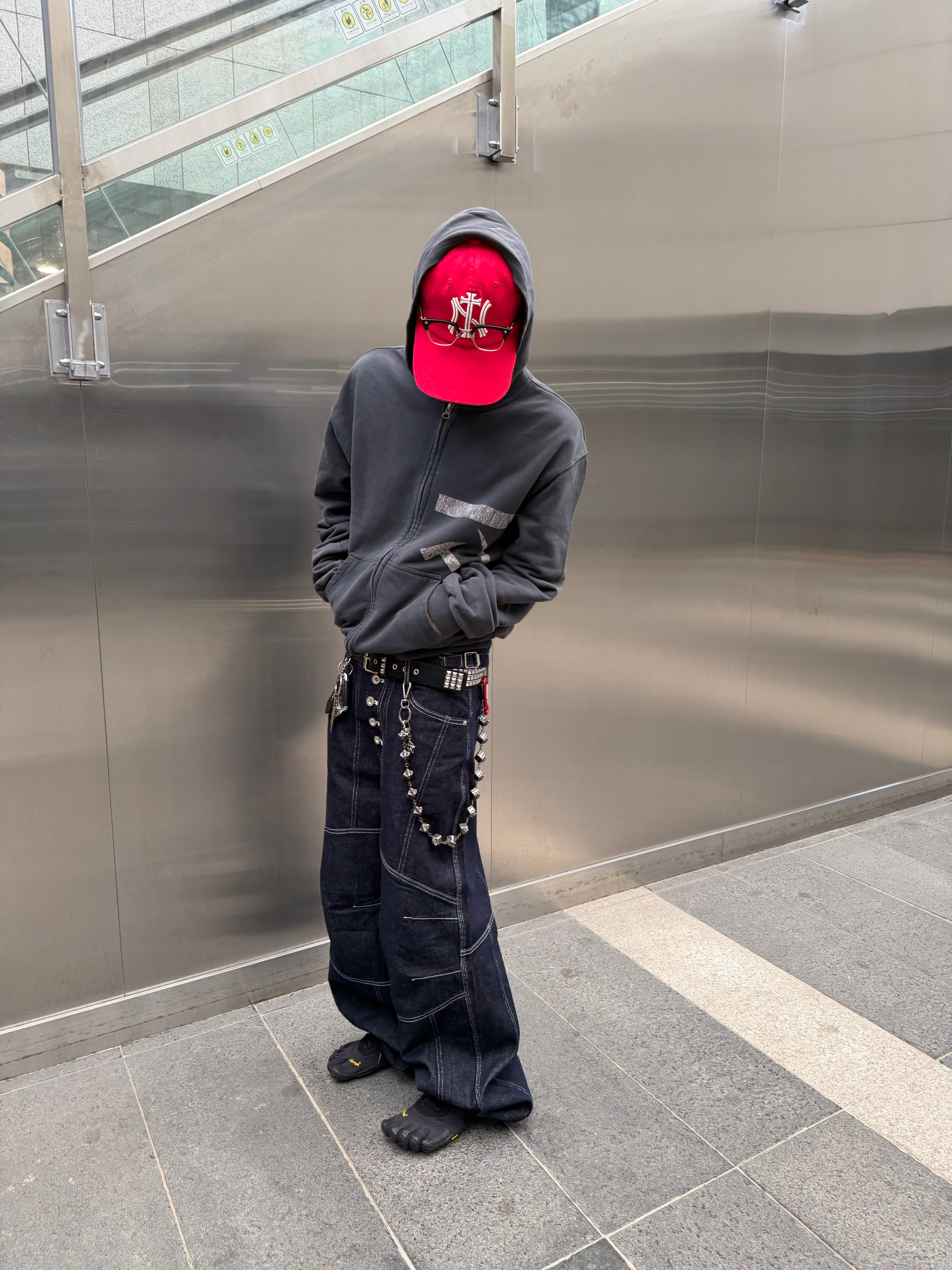ROARINGRAD Rawline Indigo Denim Pants, ETCE Ny Cross Washed Cap Red 착용 스타일 - 6