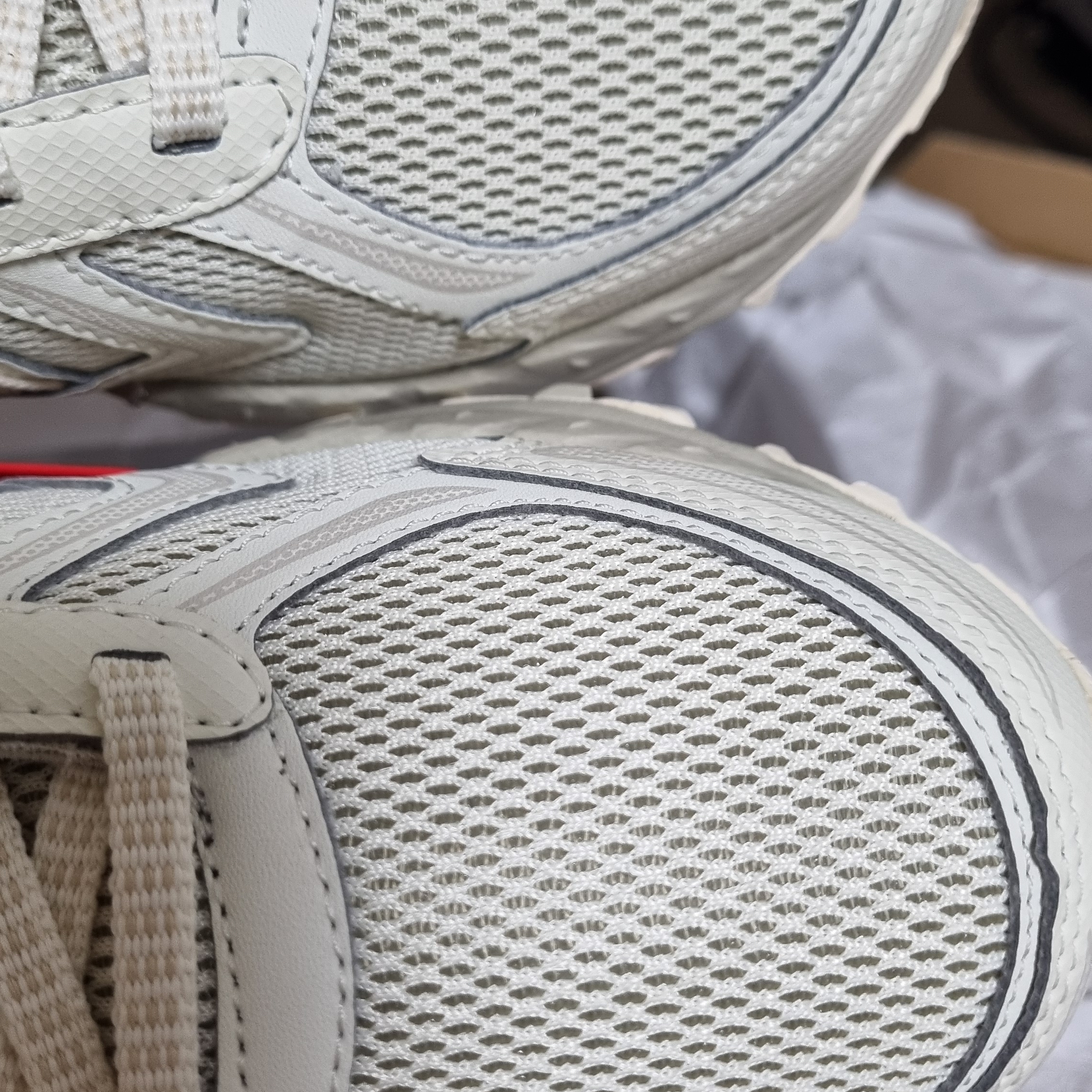 New Balance 410v5 Trail Beige - 2E Wide 착용 스타일 - 6