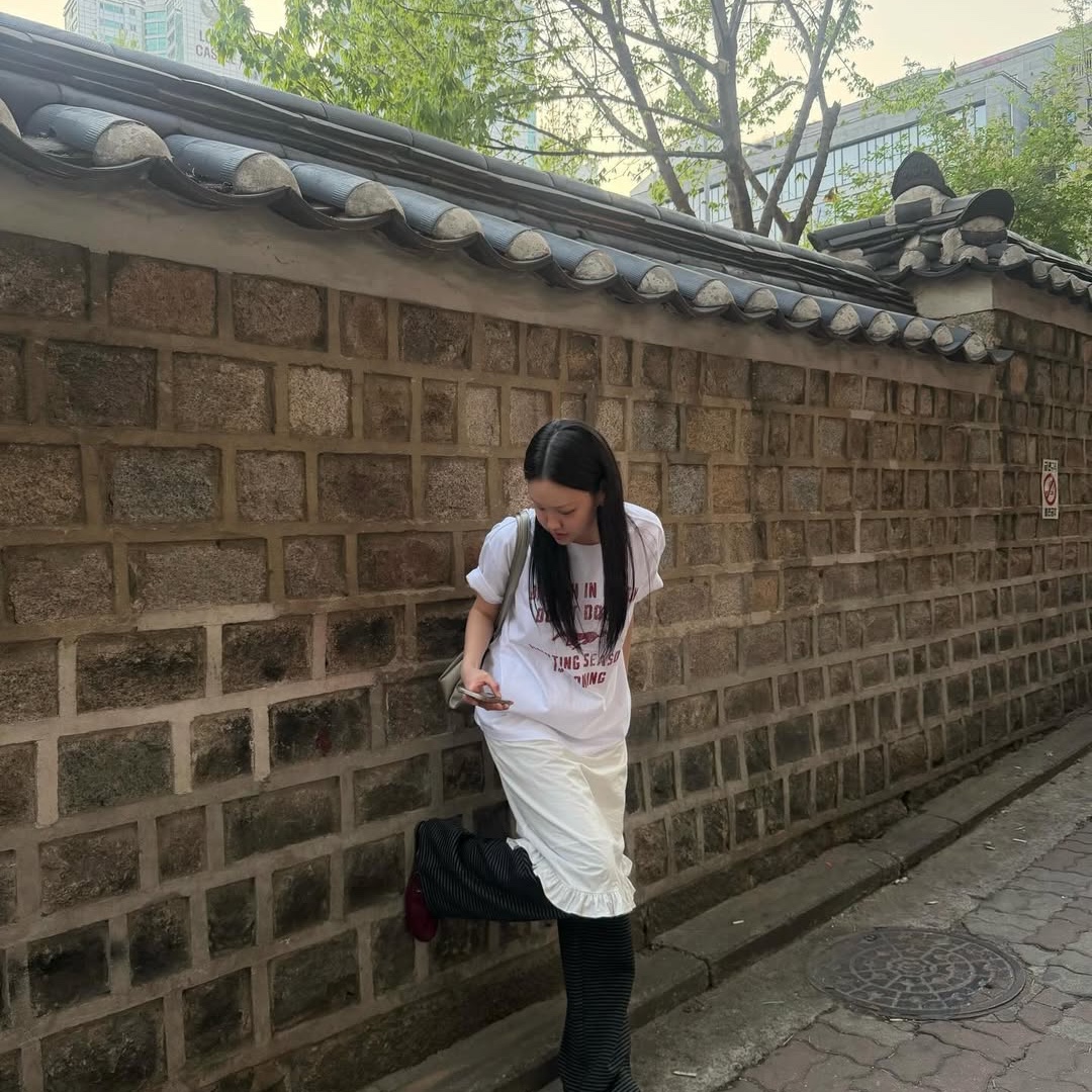 AMOU Vintage Horse Half T-Shirts White 착용 스타일 - 3