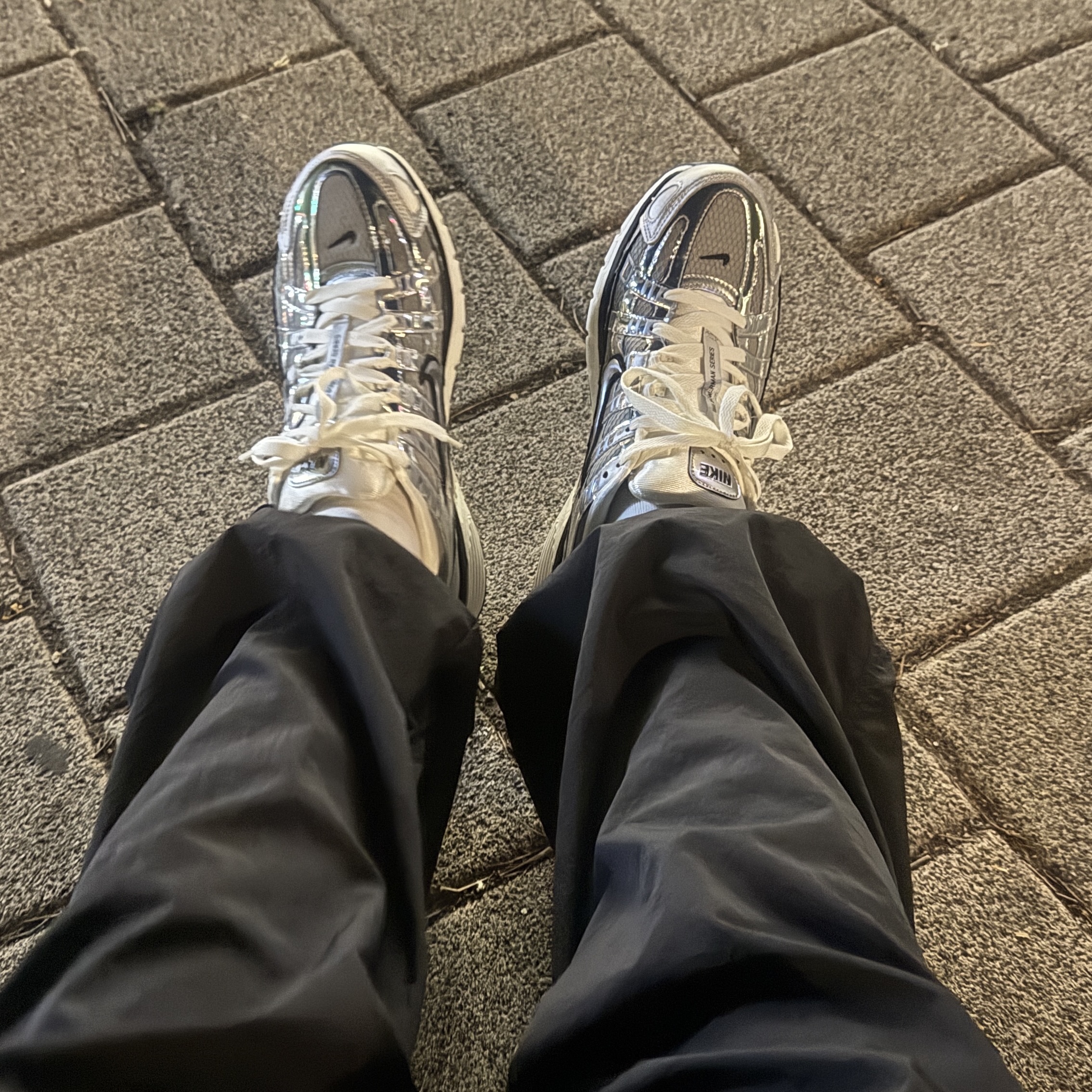 Nike P-6000 Metallic Silver 착용 스타일