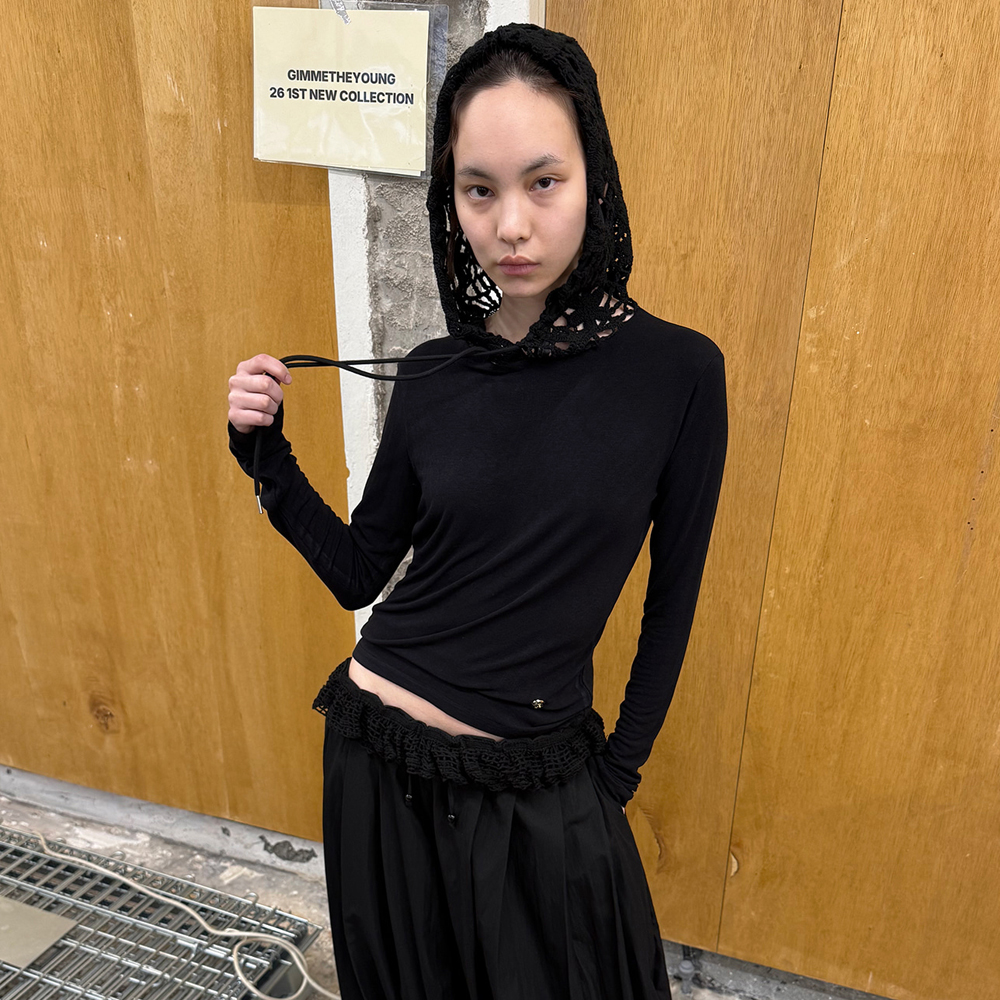 김미더영 크로셰 후드 탑 블랙(GIMMETHEYOUNG Crochet Hood Top Black) - 2