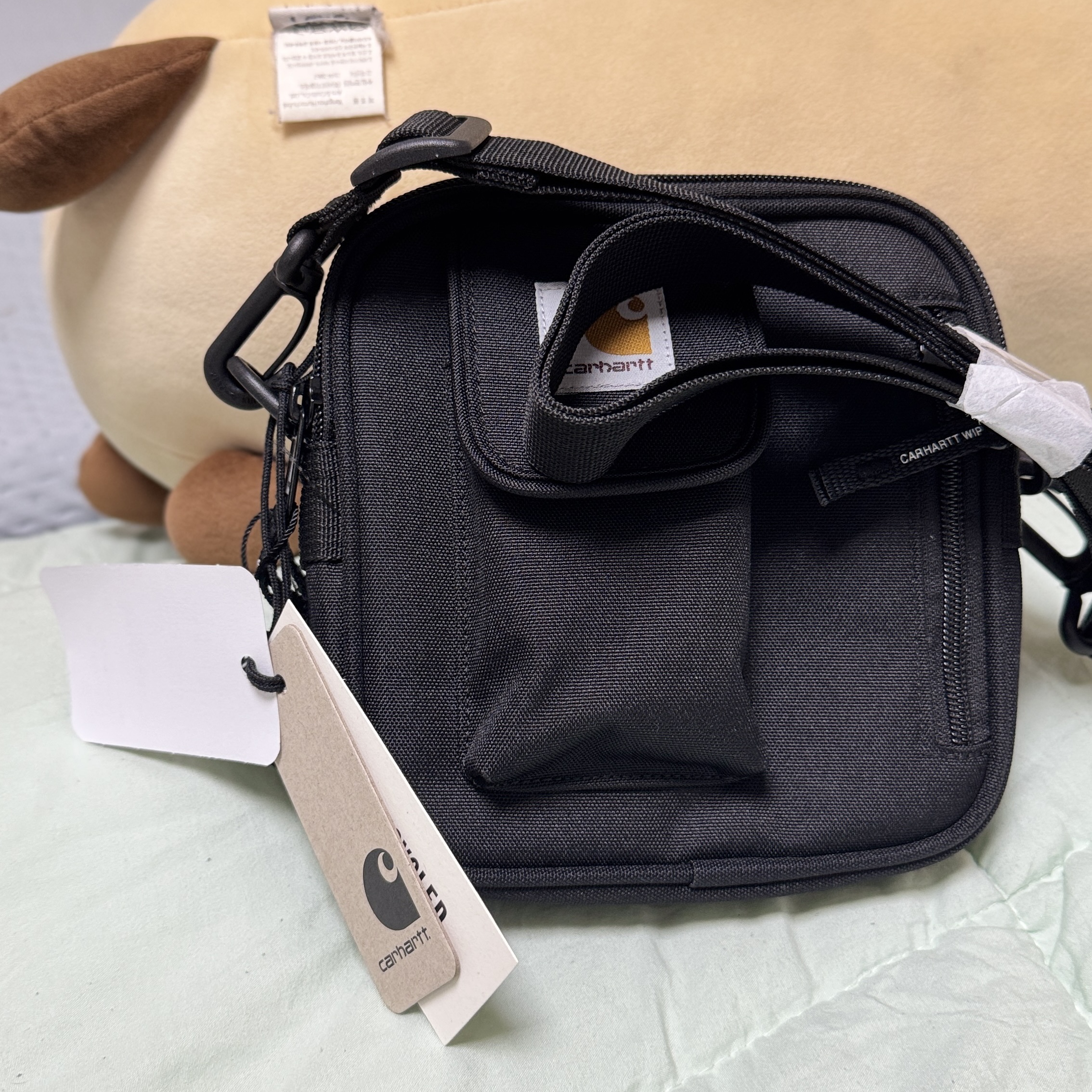 Carhartt WIP Essentials Bag Black 착용 스타일