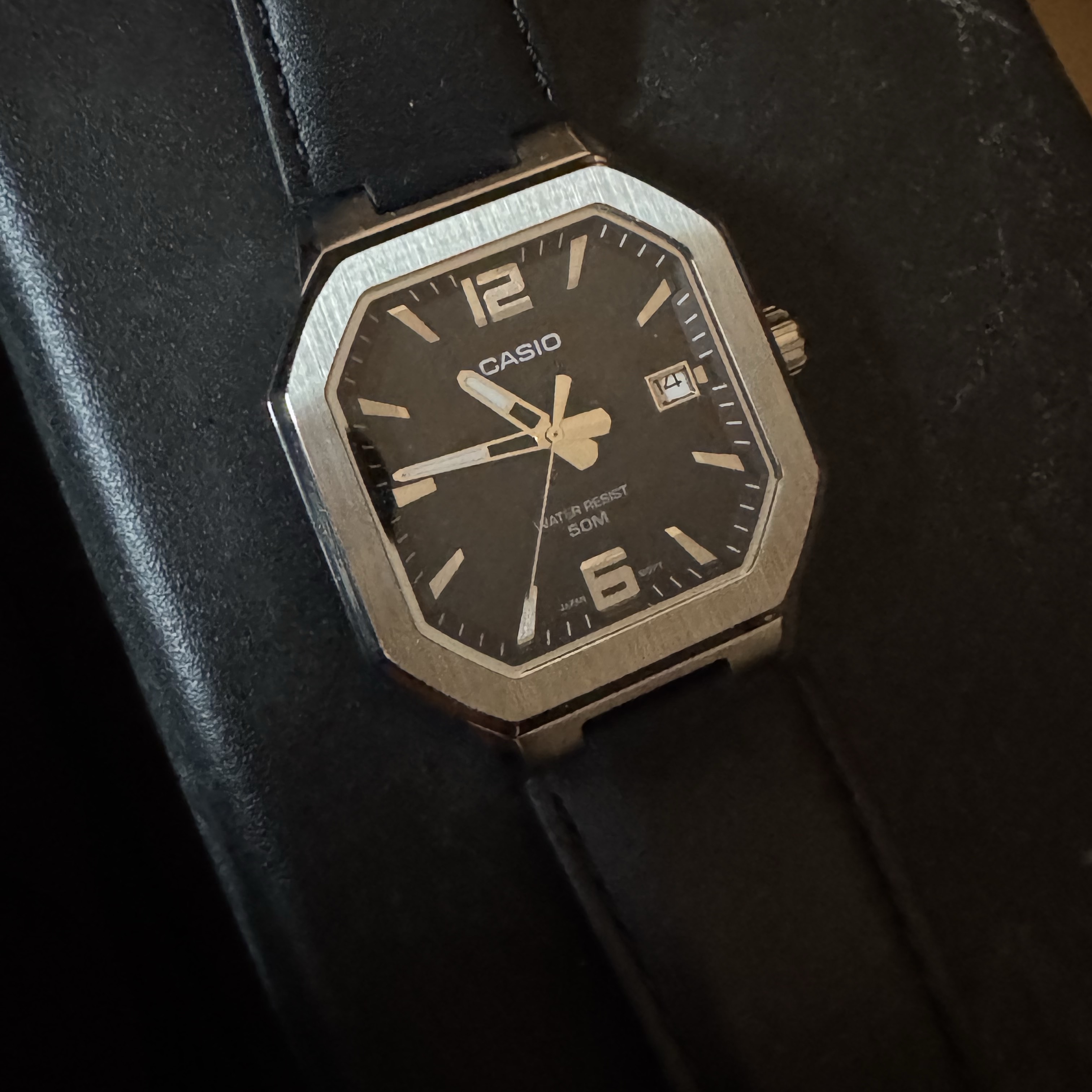 Casio MTP-B195L-1AV 착용 스타일