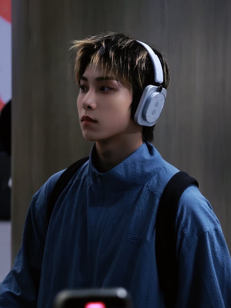 Nothing Headphone (1) White 착용 스타일