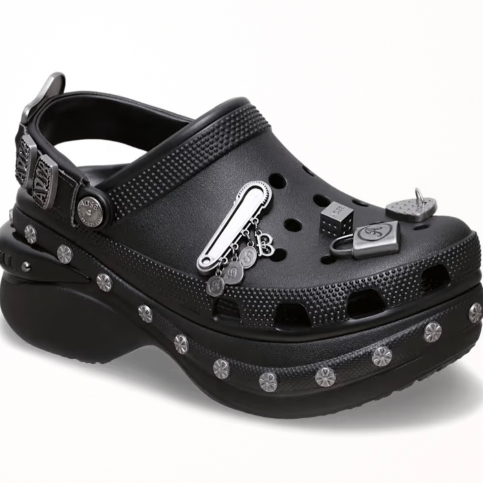 Crocs x Andersson Bell Classic Clog Black, (W) Crocs x Andersson Bell Bae Clog Black 착용 스타일 - 2